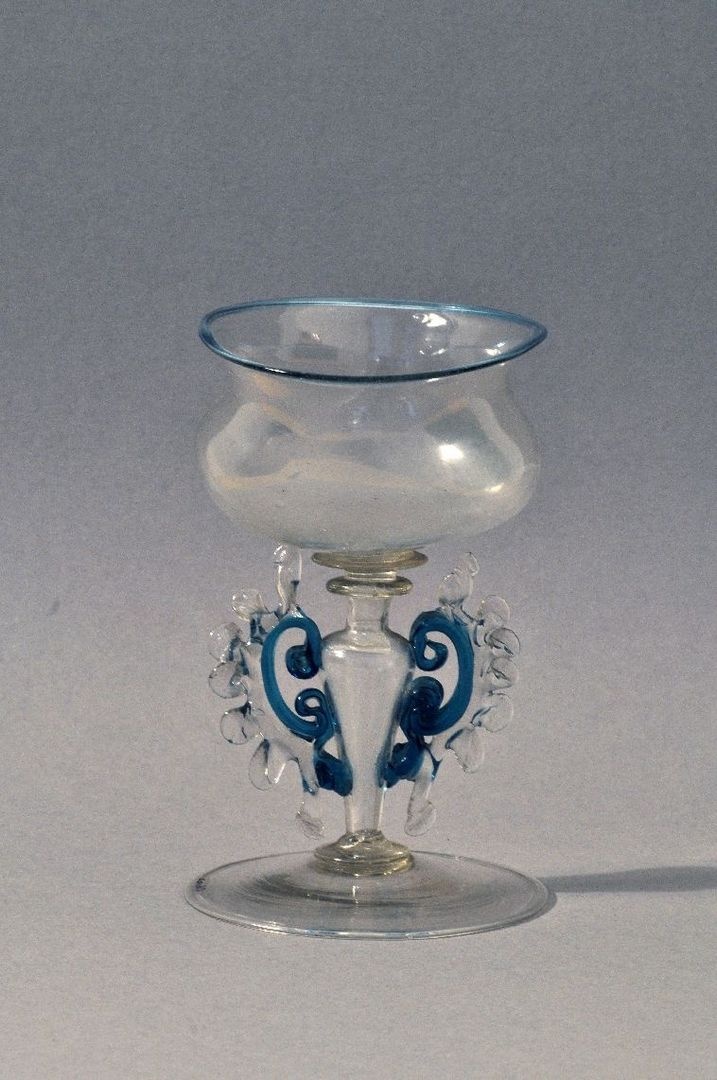 Flügelglas (Venedig oder Niederlande) (GDKE - Landesmuseum Mainz CC BY-NC-SA)