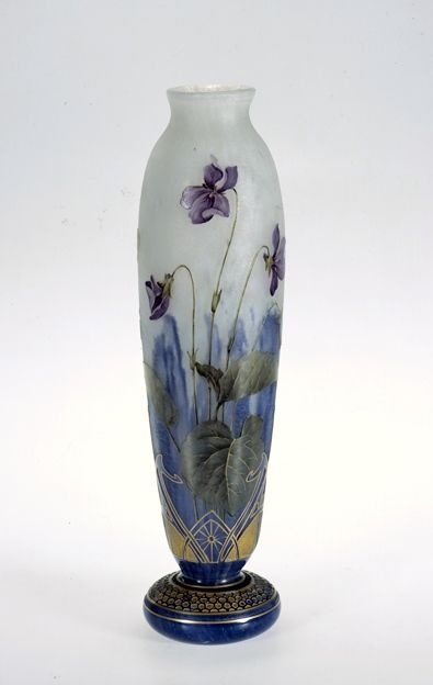 Vase mit blühenden Veilchen (GDKE - Landesmuseum Mainz CC BY-NC-SA)