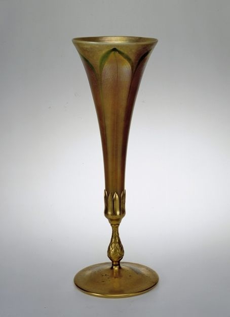 Vase in Form einer Blüte aus fünf Lanzettblättern (mit Bronzefuß) (GDKE - Landesmuseum Mainz CC BY-NC-SA)