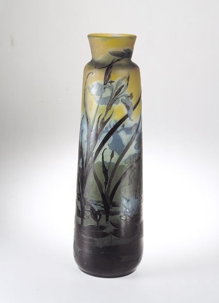 Vase mit Teichlandschaft und Schwertlilien (GDKE - Landesmuseum Mainz CC BY-NC-SA)