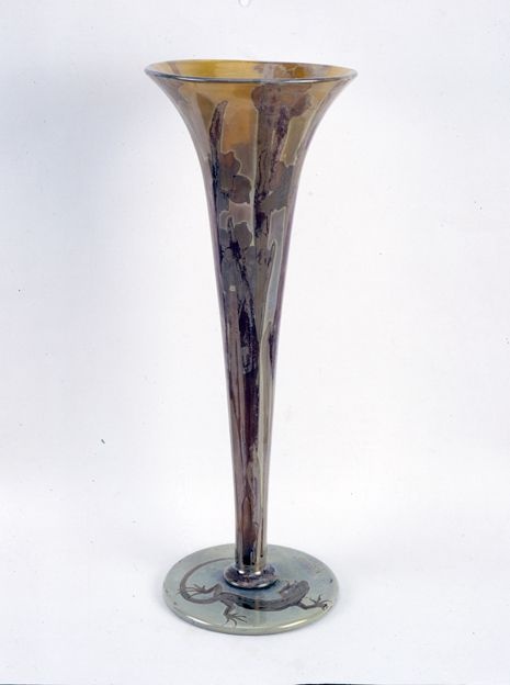 Vase mit Narzissen und Eidechse auf dem Fuß (GDKE - Landesmuseum Mainz CC BY-NC-SA)