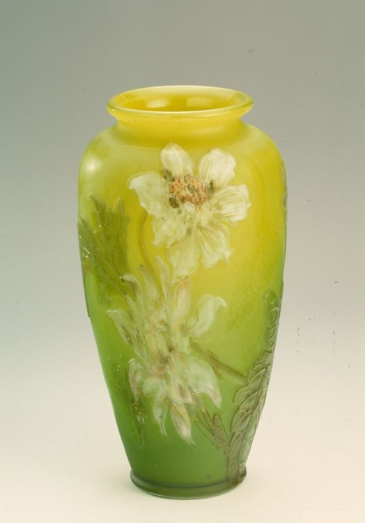 Vase mit Blumendekor (GDKE - Landesmuseum Mainz CC BY-NC-SA)