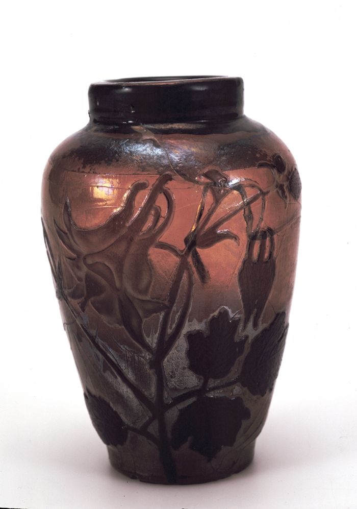 Vase mit Akelei (GDKE - Landesmuseum Mainz CC BY-NC-SA)