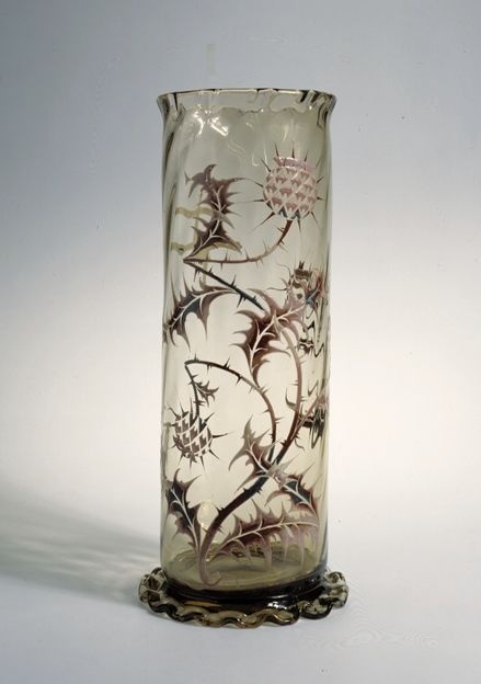 Vase mit Disteln und Lothringer Doppelkreuz (GDKE - Landesmuseum Mainz CC BY-NC-SA)