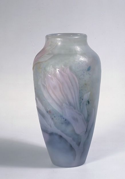 Vase mit Magnolienzweig (GDKE - Landesmuseum Mainz CC BY-NC-SA)