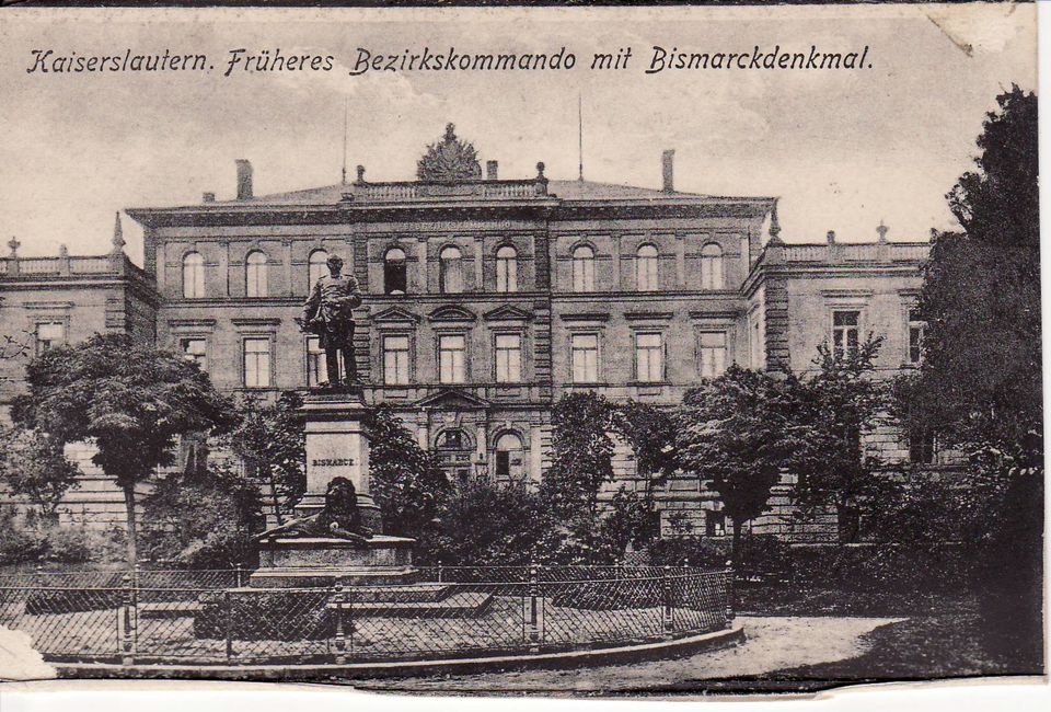 Kaiserslautern. Früheres Bezirkskommando mit Bismarckdenkmal. (Theodor-Zink-Museum Kaiserslautern CC BY-NC-SA)
