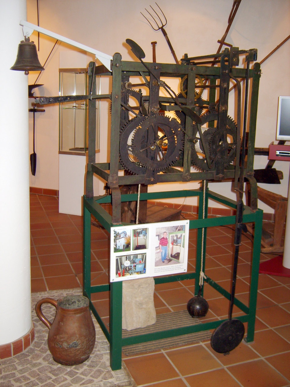 Kirchturmuhr mit Schlagwerk (Weindorf-Museum Horrweiler CC BY-NC-SA)
