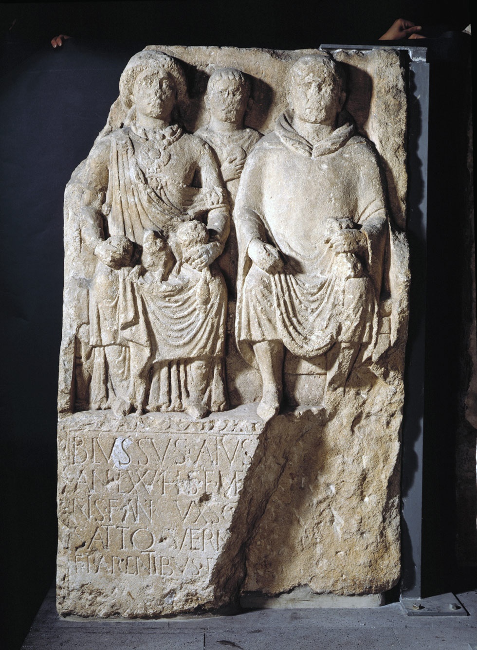 Grabstein des Reeders Blussus und seiner Ehefrau Menimane (Landesmuseum Mainz CC BY-NC-SA)