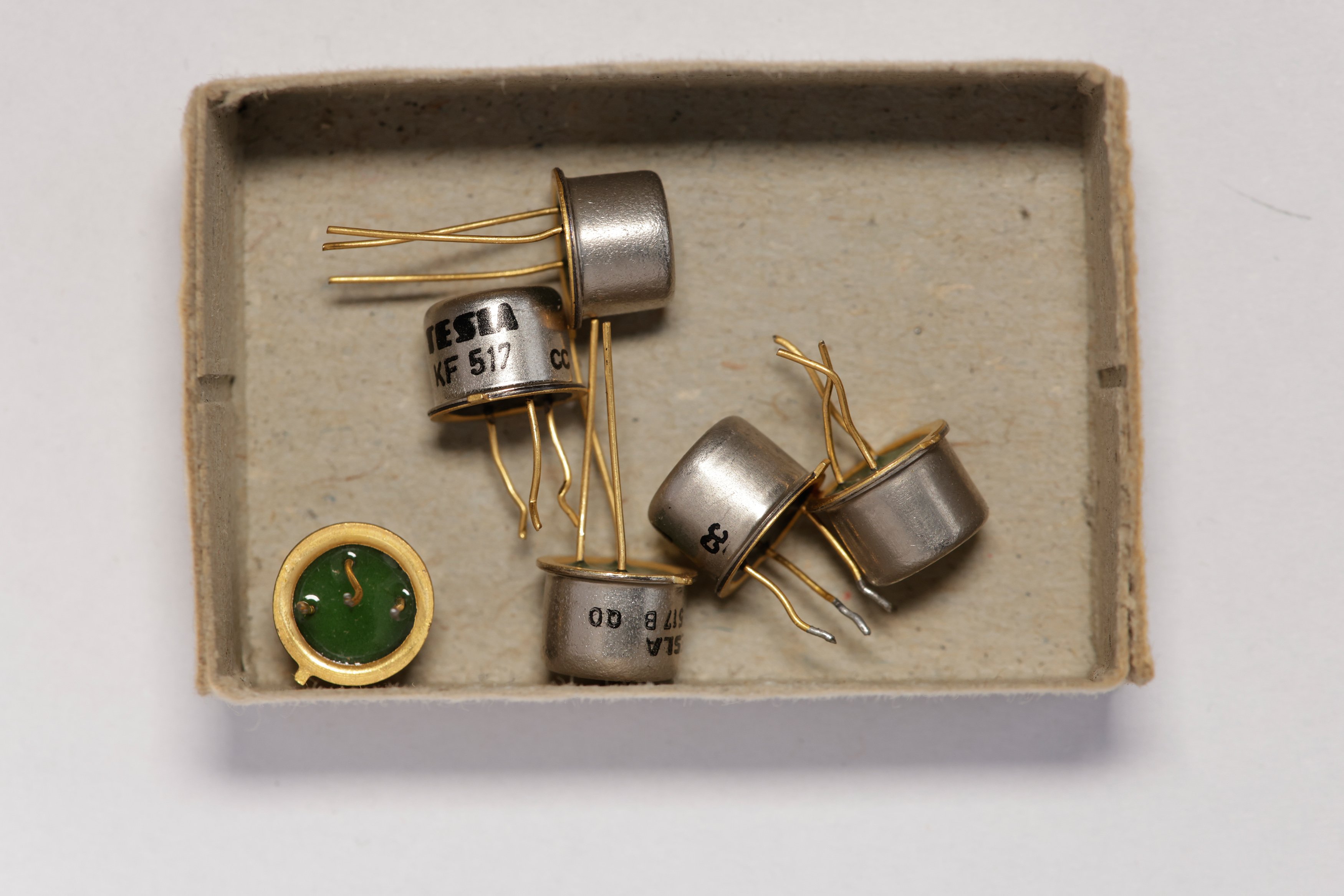Transistor KF 517 (ZCOM Zuse-Computer-Museum CC0)