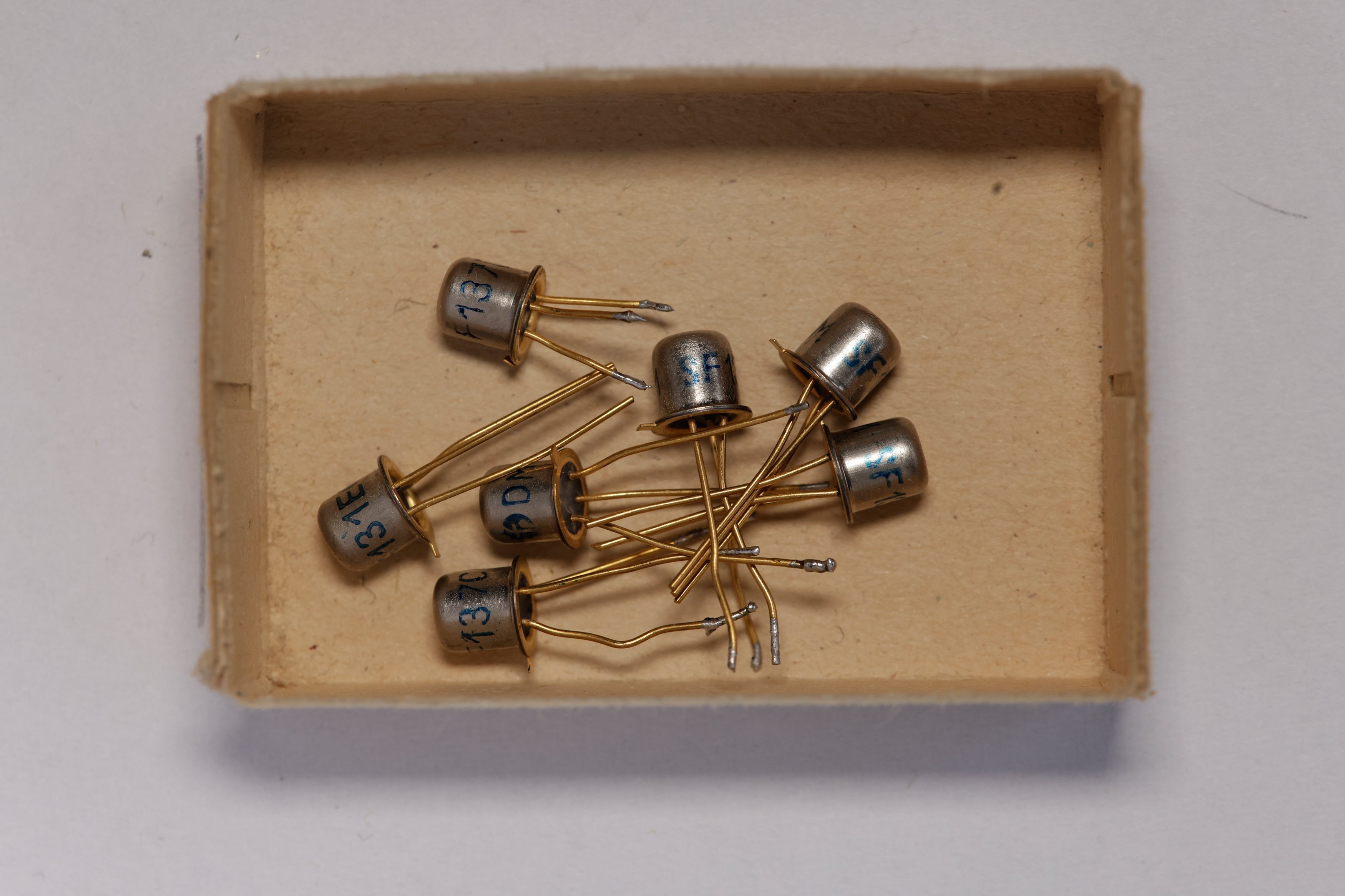 Transistor SF 132 (ZCOM Zuse-Computer-Museum CC0)