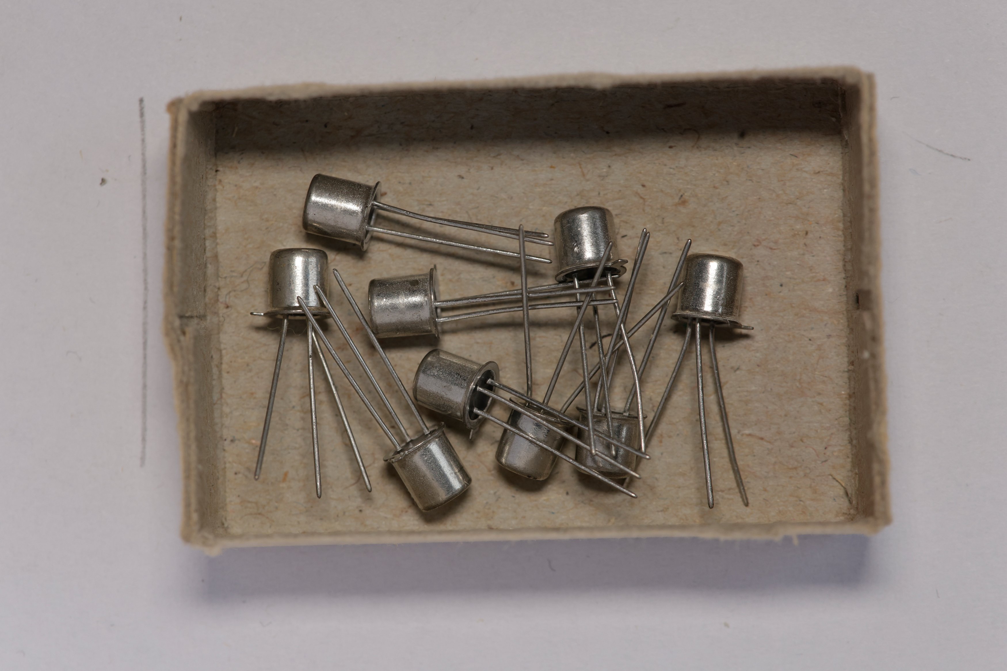 Transistor 2N708 (ZCOM Zuse-Computer-Museum CC0)
