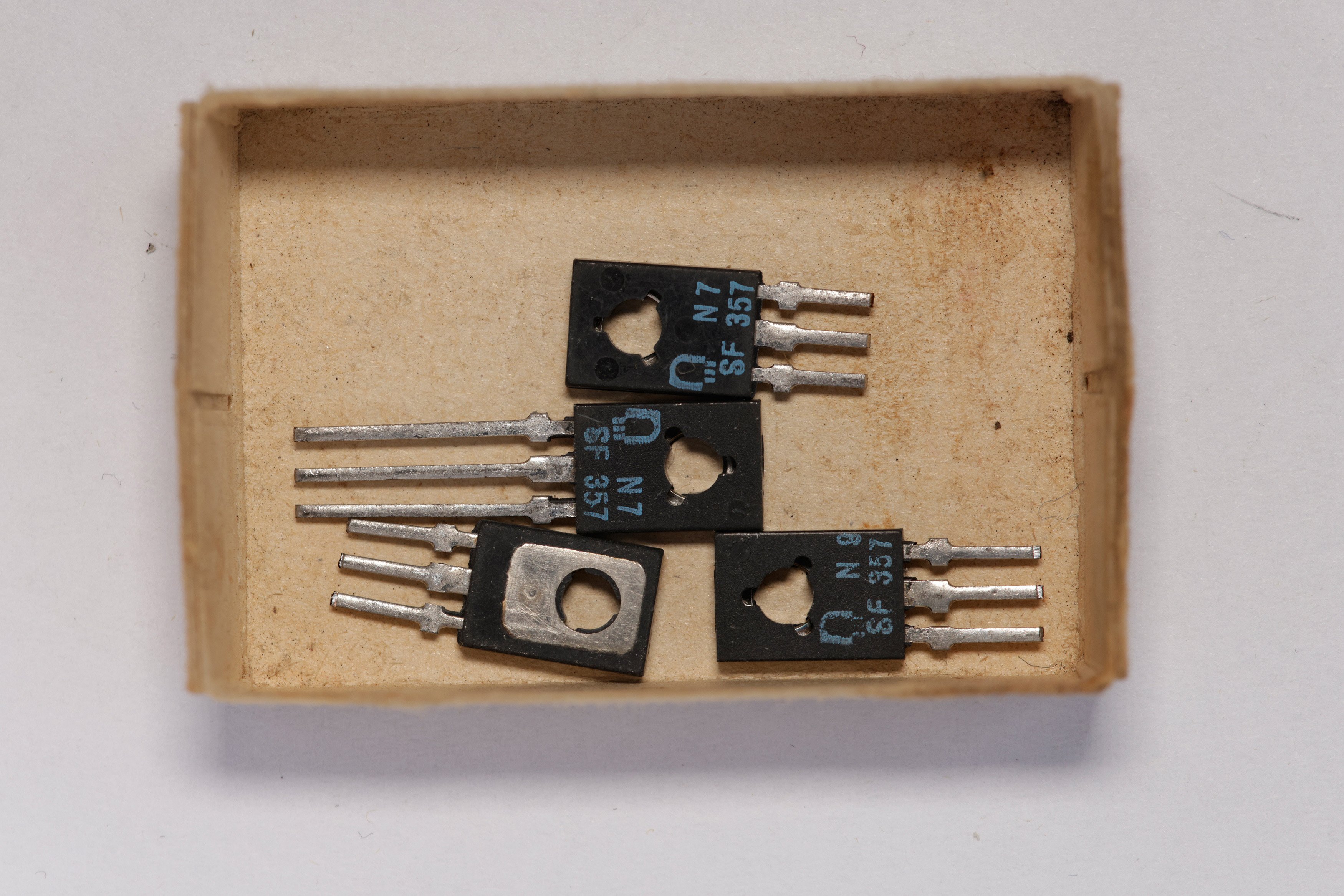 Transistor SF 357 (ZCOM Zuse-Computer-Museum CC0)