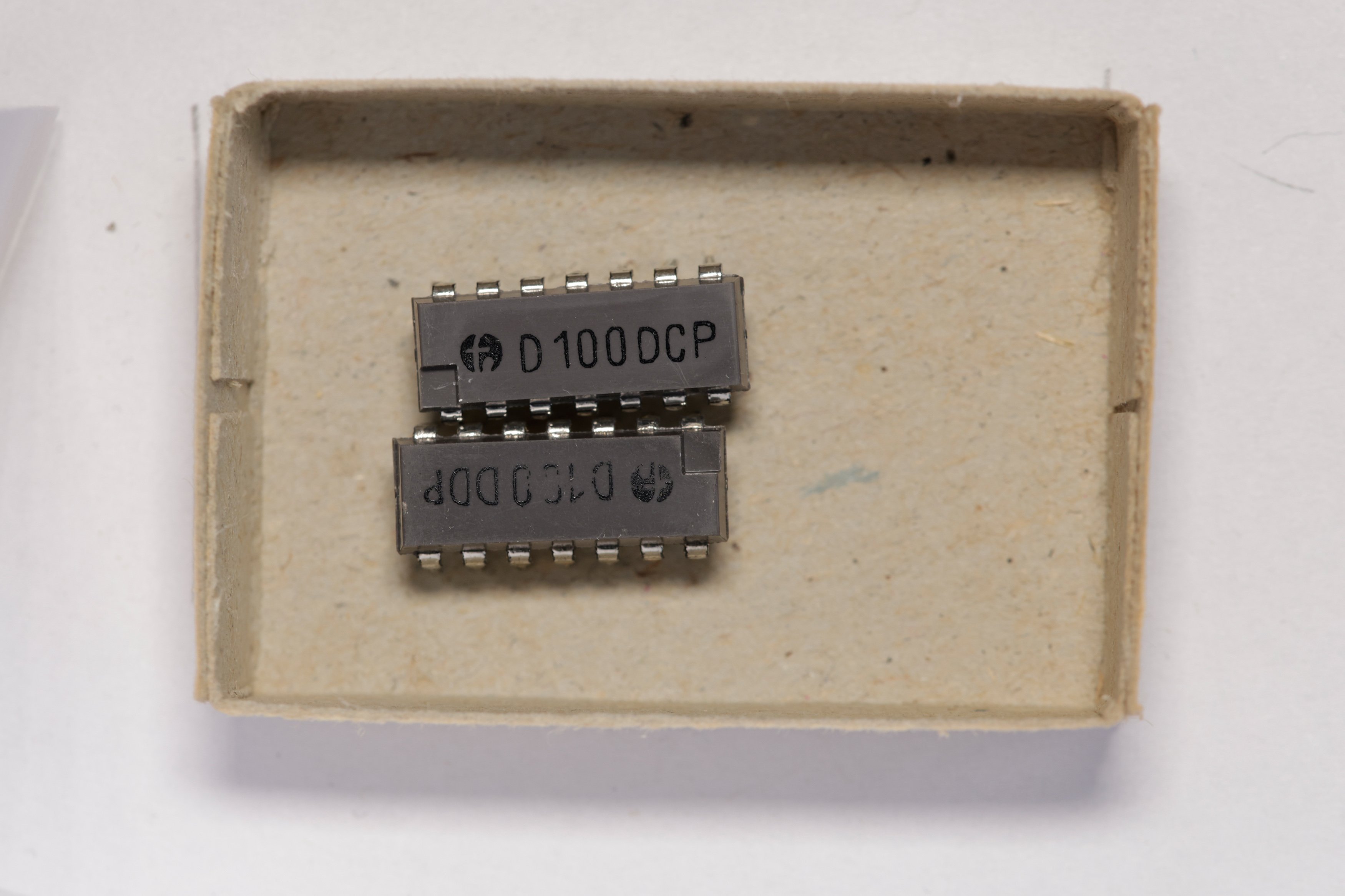 Integrierter Schaltkreis D100D (ZCOM Zuse-Computer-Museum CC0)