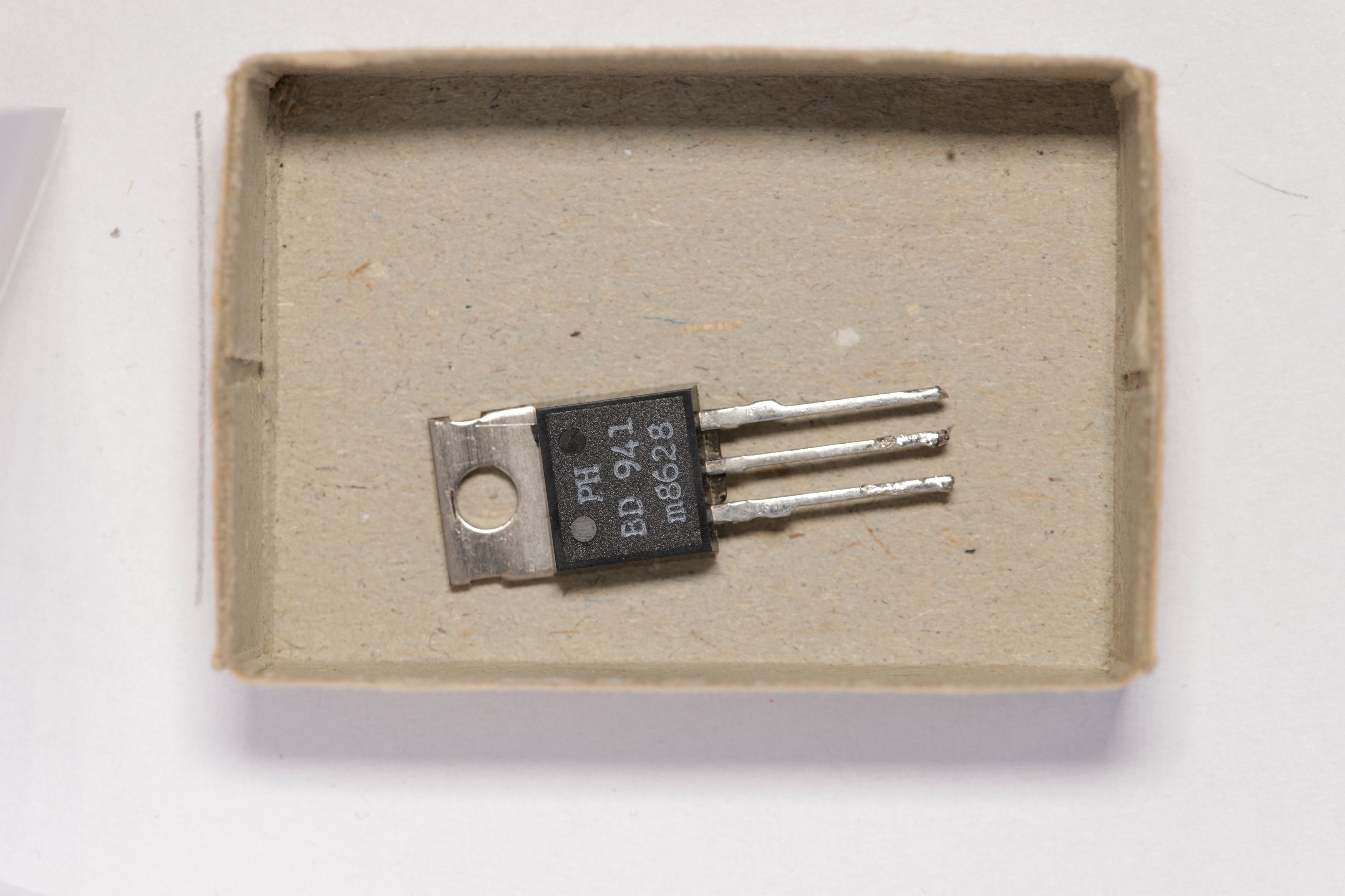 Transistor BD941 Leistungstransistor (ZCOM Zuse-Computer-Museum CC0)