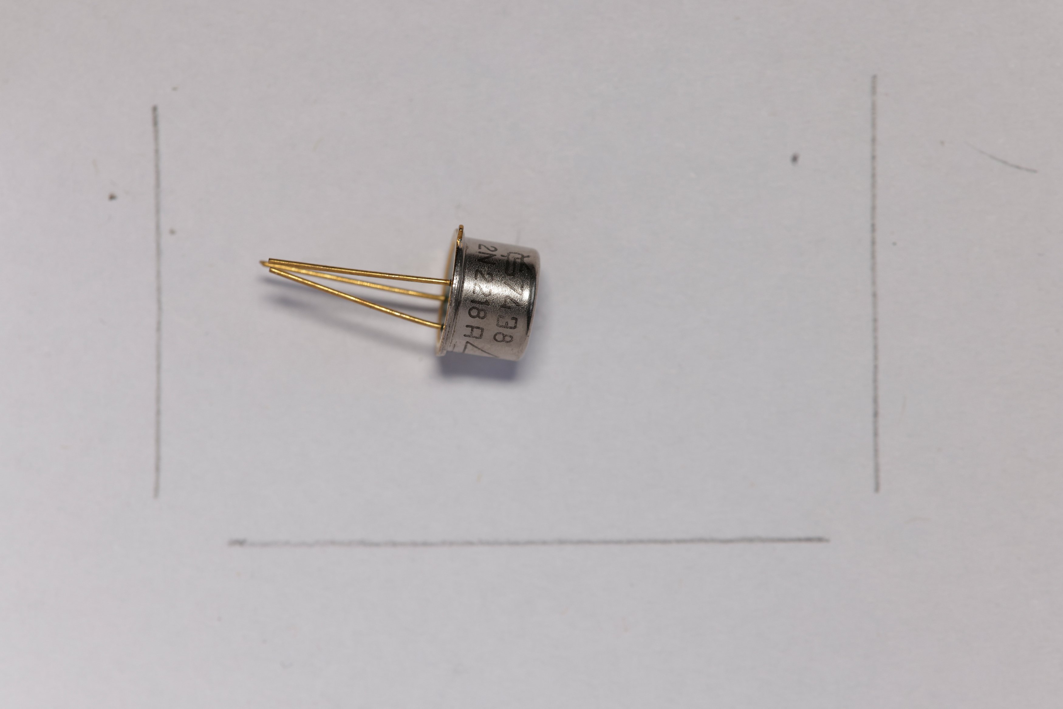Transistor 2N 2218 Bipolartransistor (ZCOM Zuse-Computer-Museum CC0)
