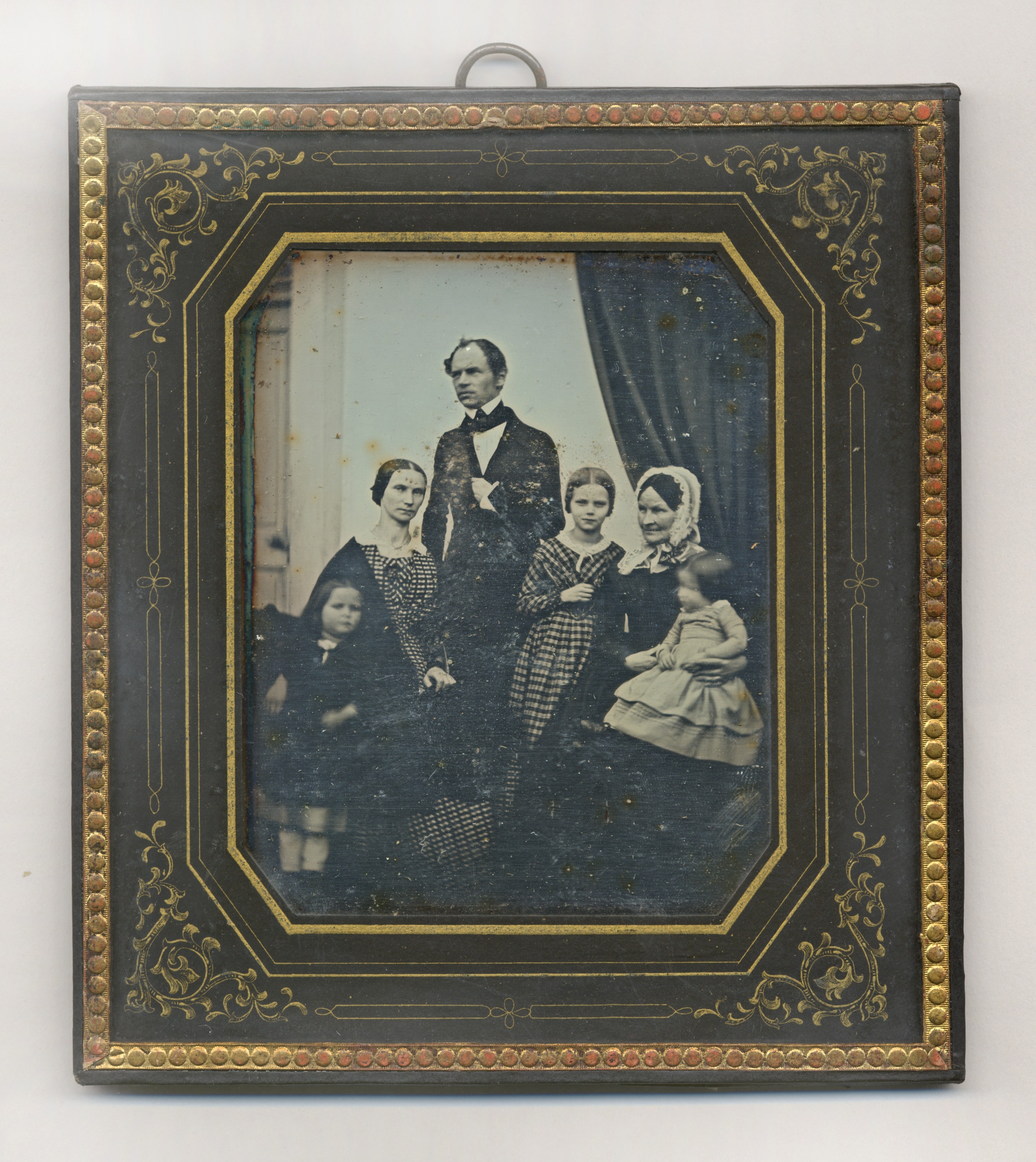 Daguerreotypie: Familienporträt Familie Voigt (Stadtgeschichtliches Museum Leipzig Haus Böttchergäßchen CC0)