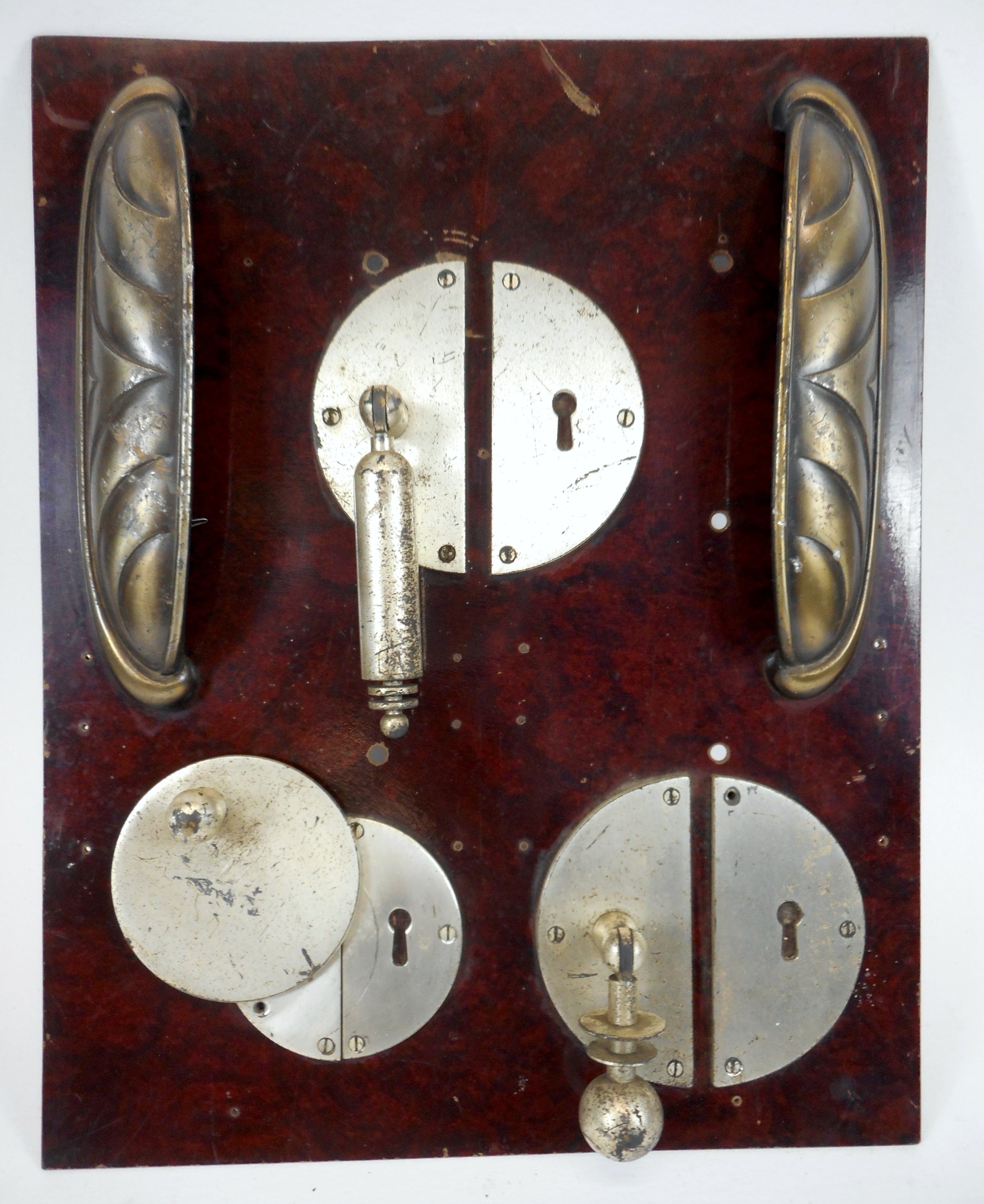 Möbelgriff mit integrierter Schlüssellochblende (Stadtmuseum / Kleine Galerie Döbeln CC BY-NC-SA)