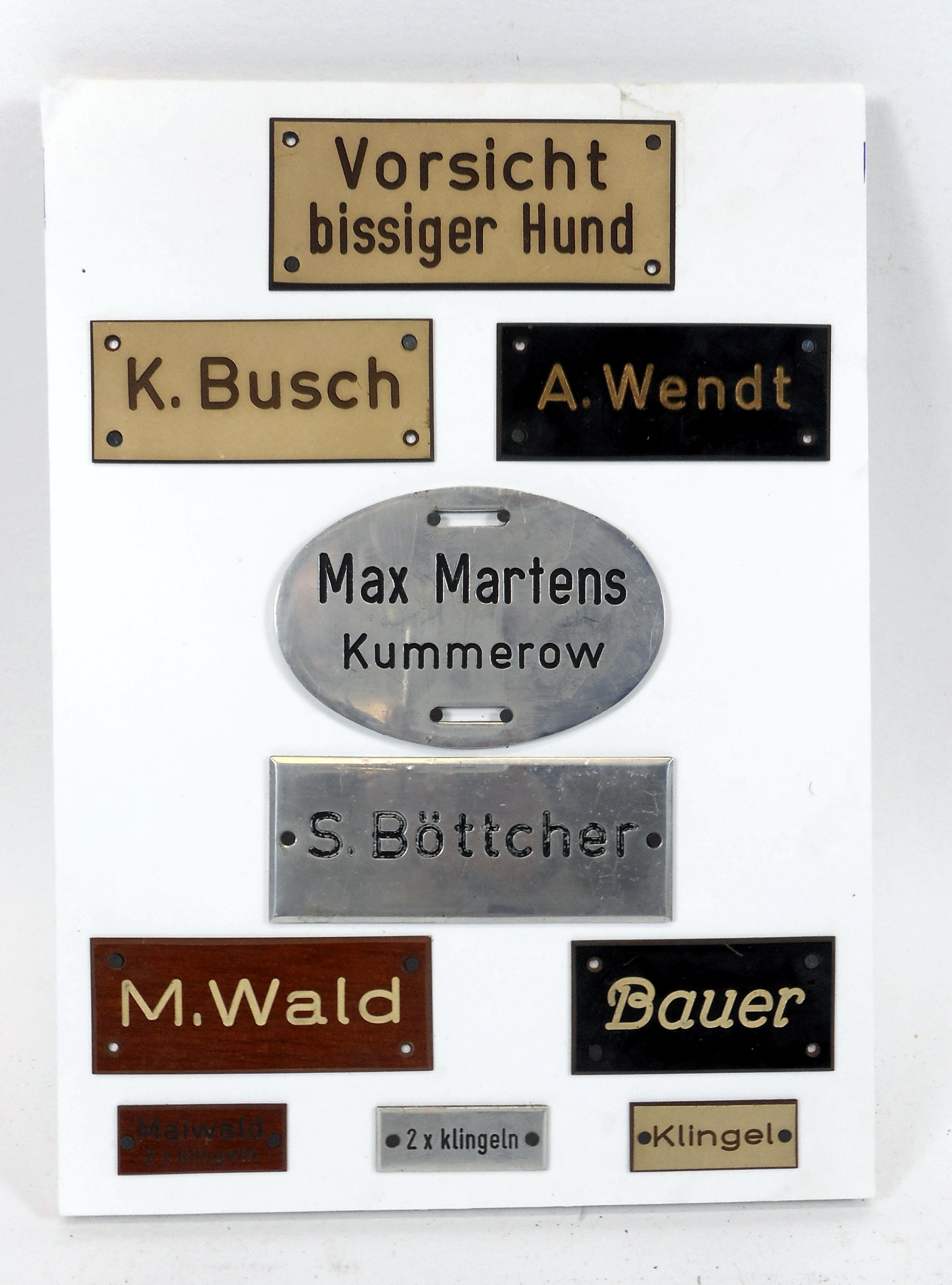 Namens-und Hinweisschilder (Stadtmuseum / Kleine Galerie Döbeln CC BY-NC-SA)