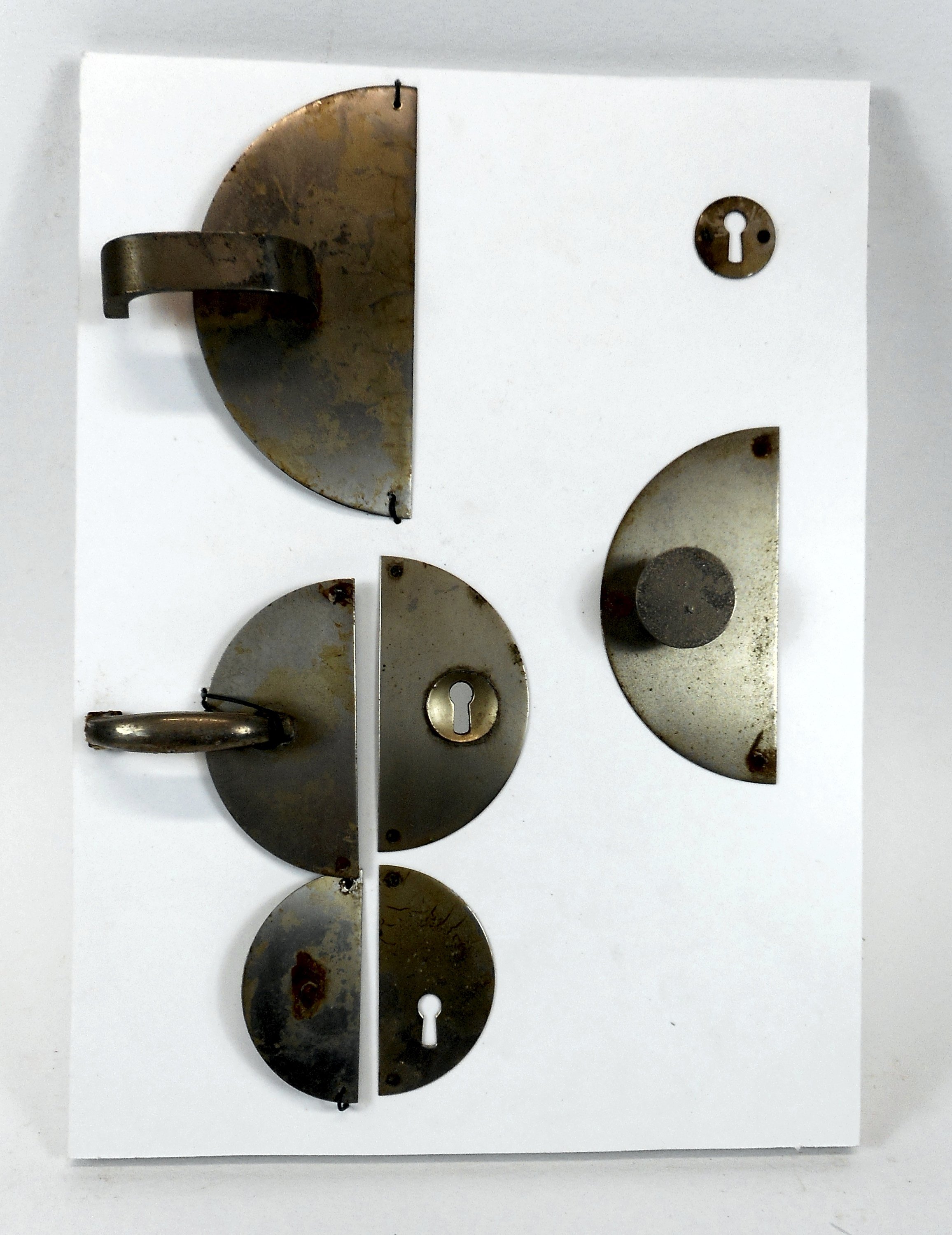 Möbelgriff mit integrierter Schlüssellochblende (Stadtmuseum / Kleine Galerie Döbeln CC BY-NC-SA)