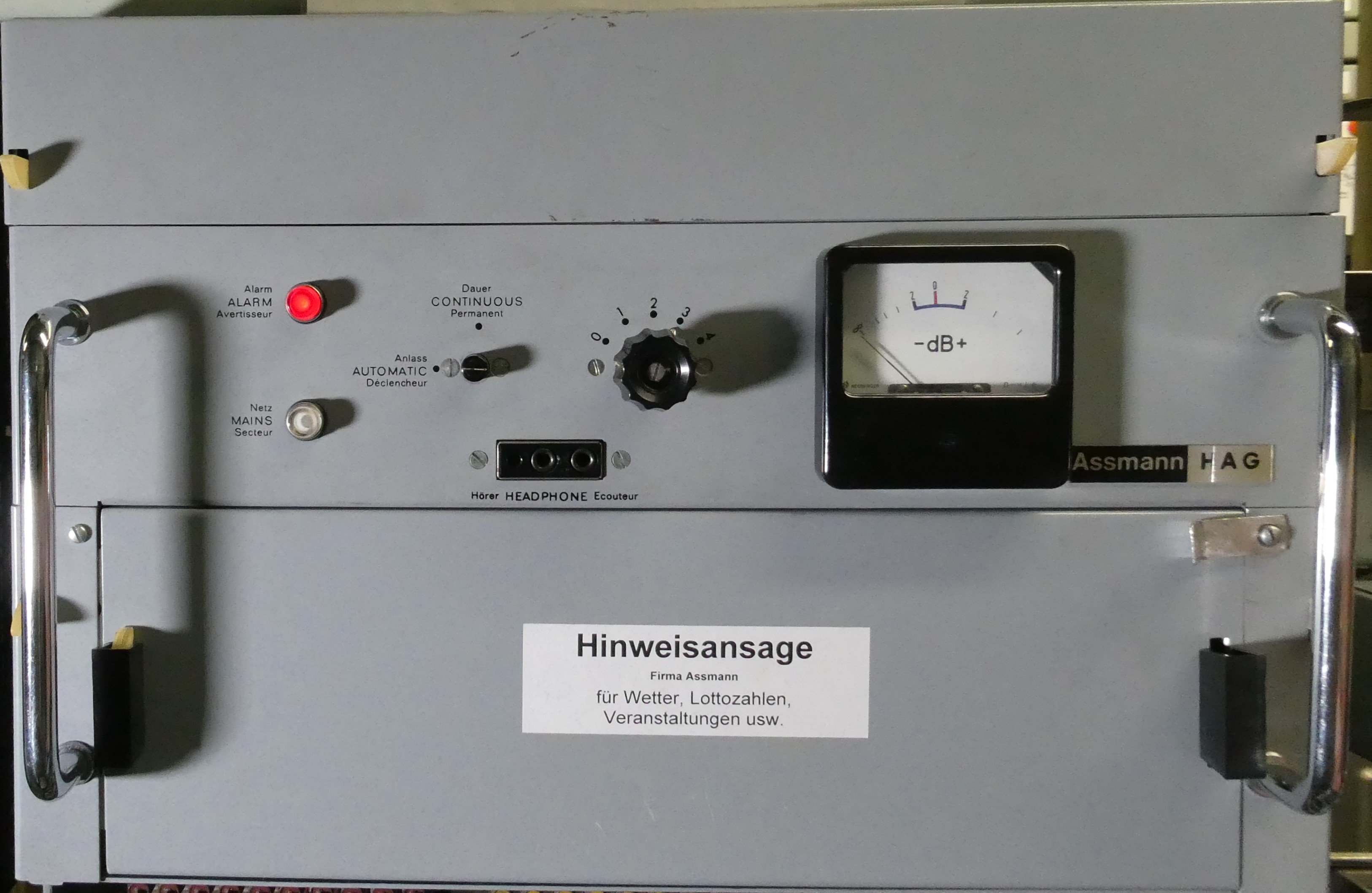Hinweisdienstansagegerät HAG 3 (Interessengemeinschaft Historische Fernmeldetechnik e.V. CC BY-NC-SA)