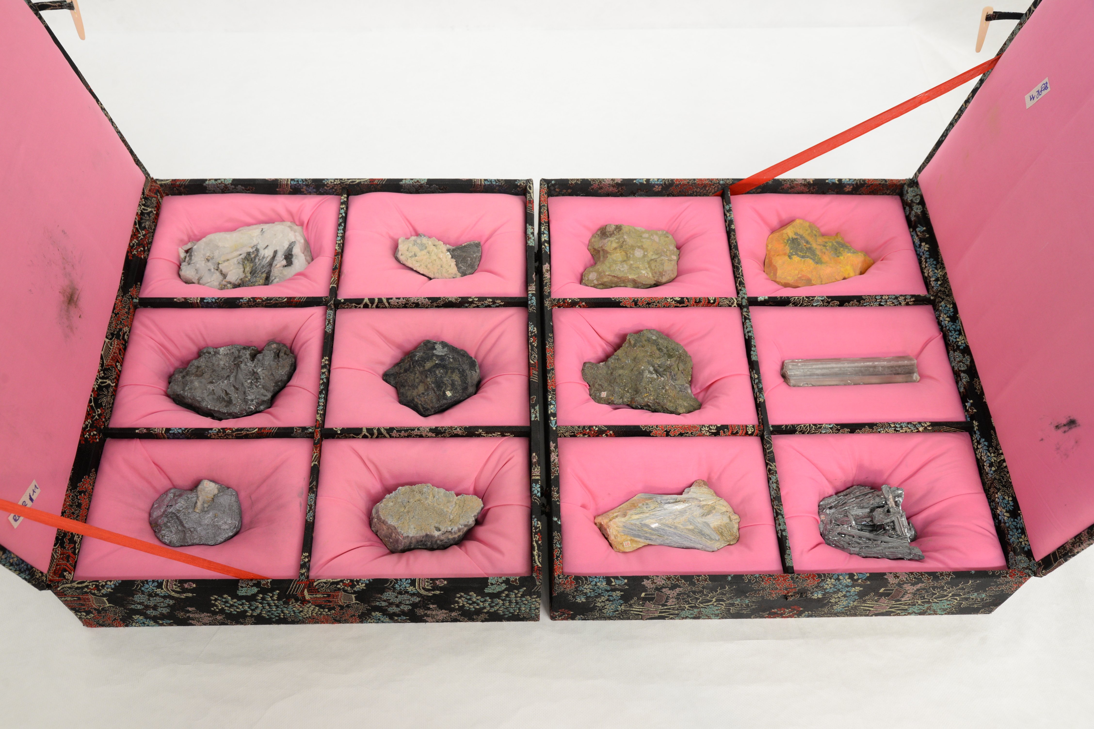 Mineralien aus China (TU Bergakademie Freiberg CC BY-NC-SA)