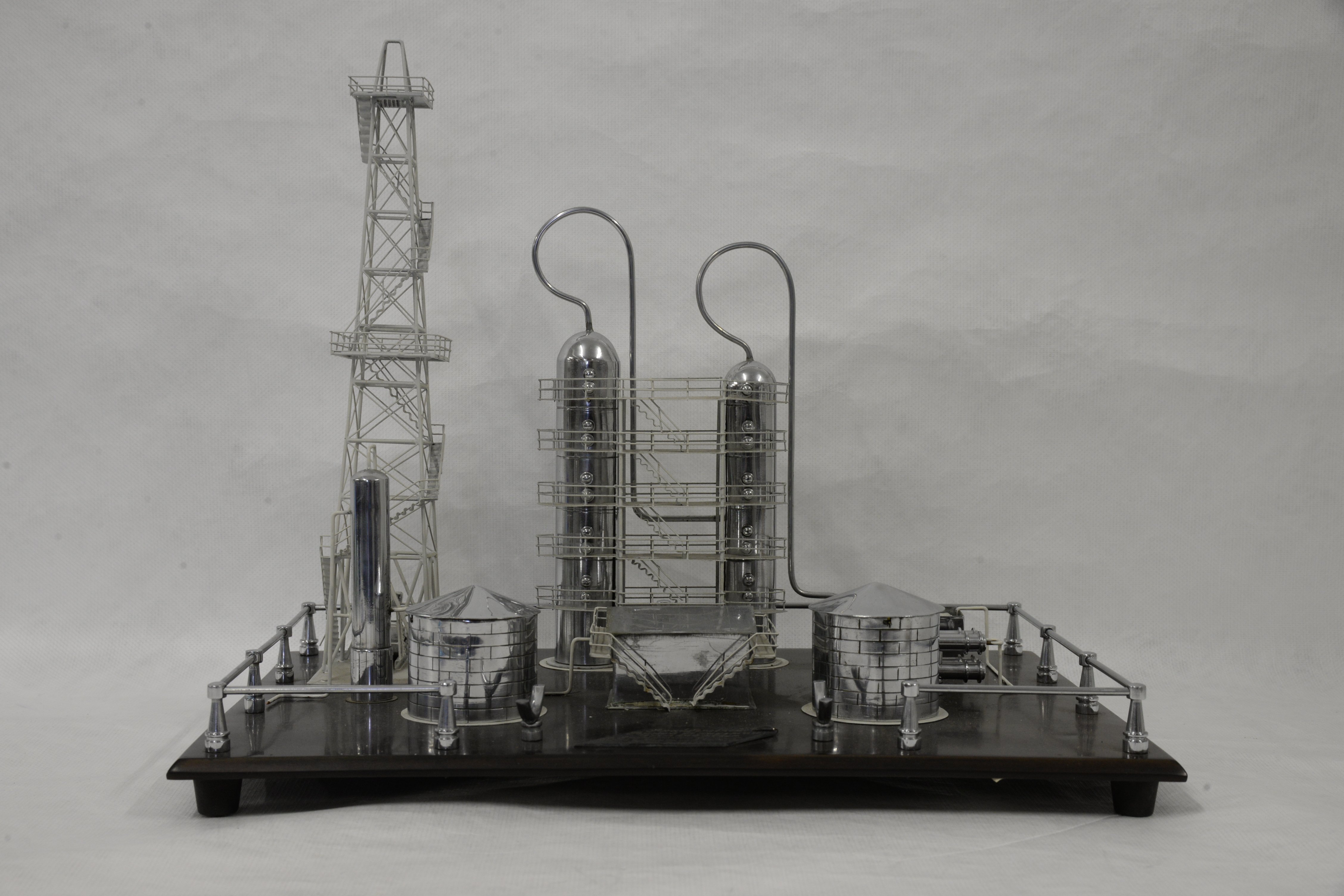 Modell einer Raffinerieanlage (TU Bergakademie Freiberg CC BY-NC-SA)