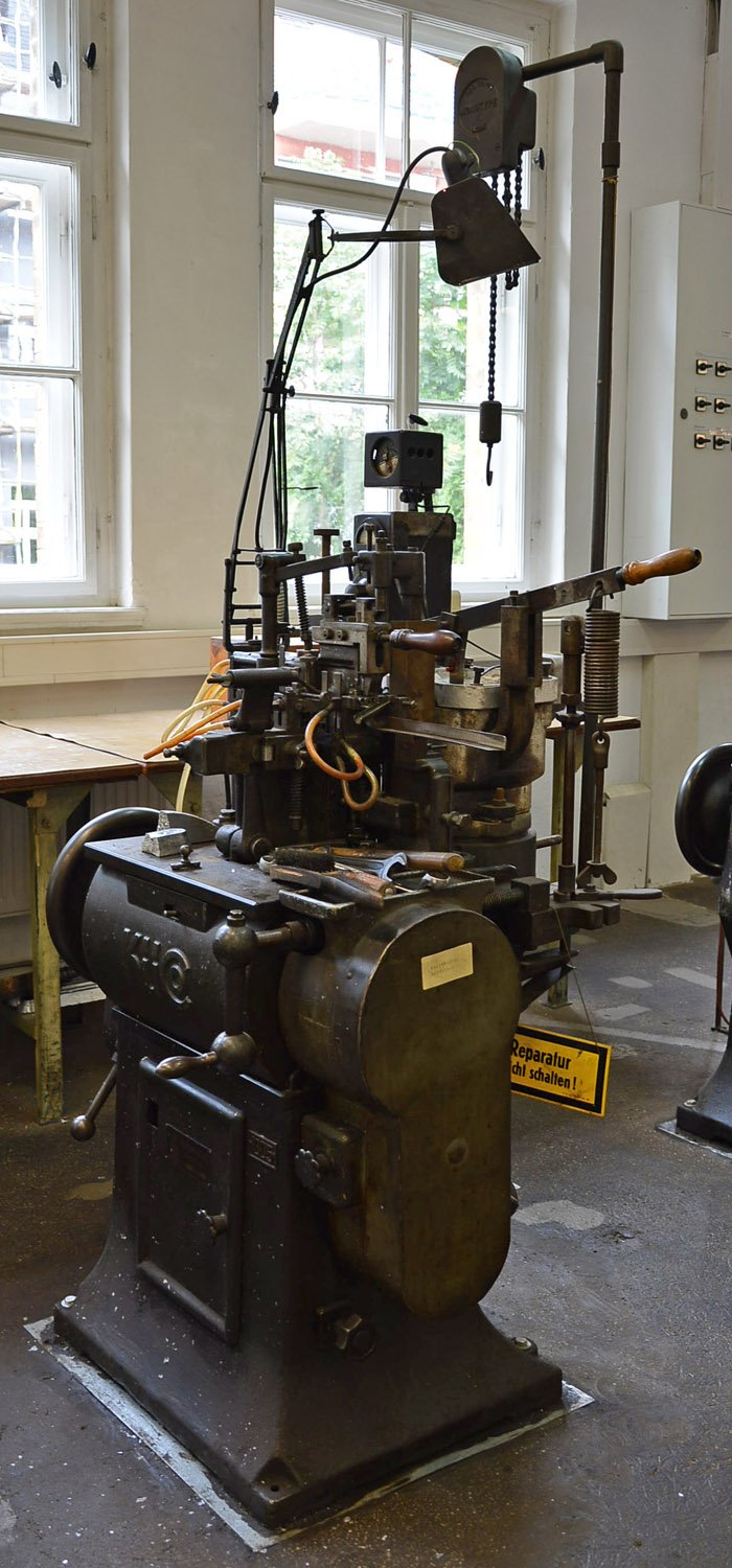 Universal-Komplettgießmaschine KüCo (Museum für Druckkunst Leipzig CC BY-NC-SA)
