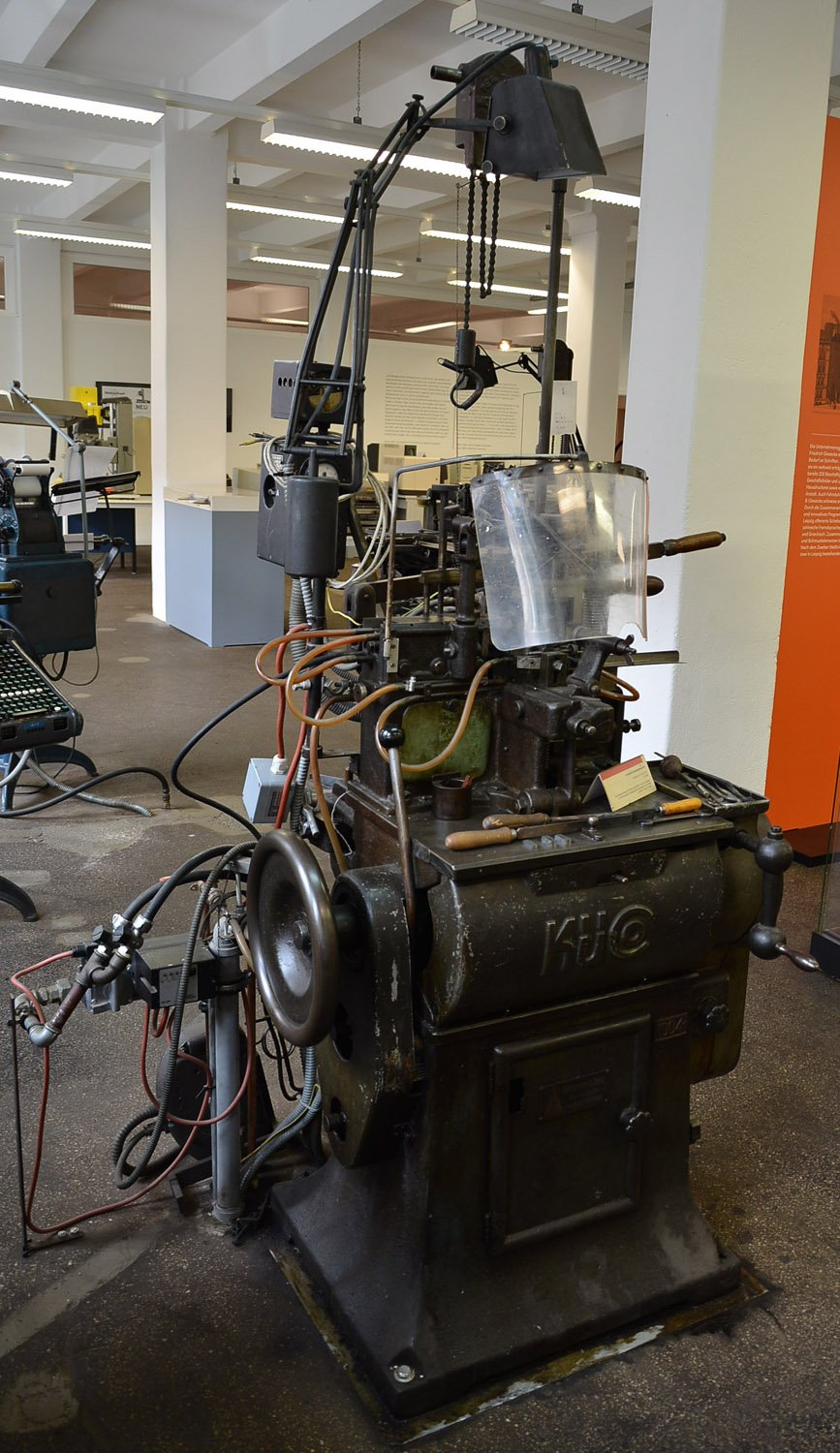 Universal- Komplettgießmaschine KüCo (Museum für Druckkunst Leipzig CC BY-NC-SA)