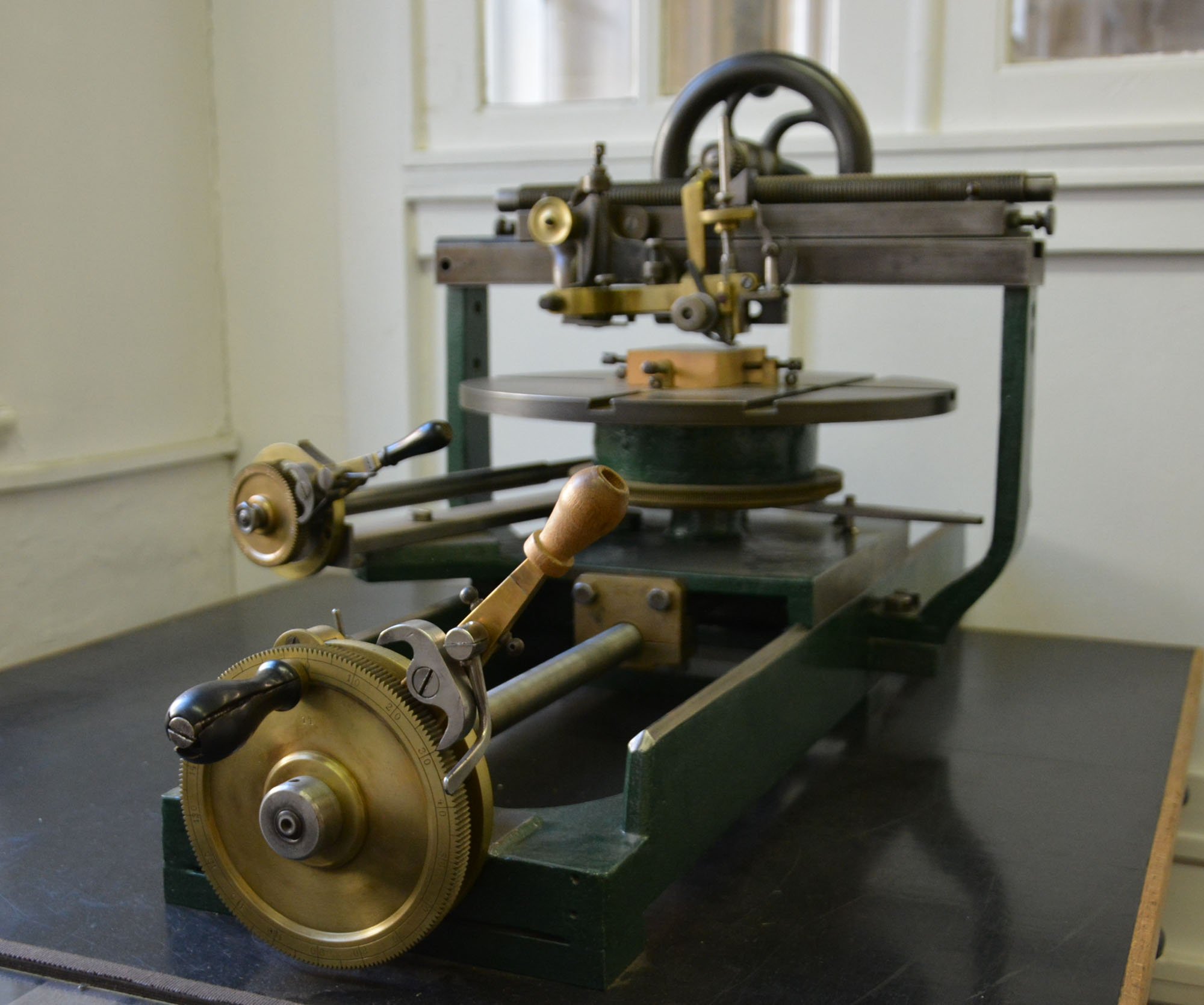 Tonschneidemaschine (Museum für Druckkunst Leipzig CC BY-NC-SA)