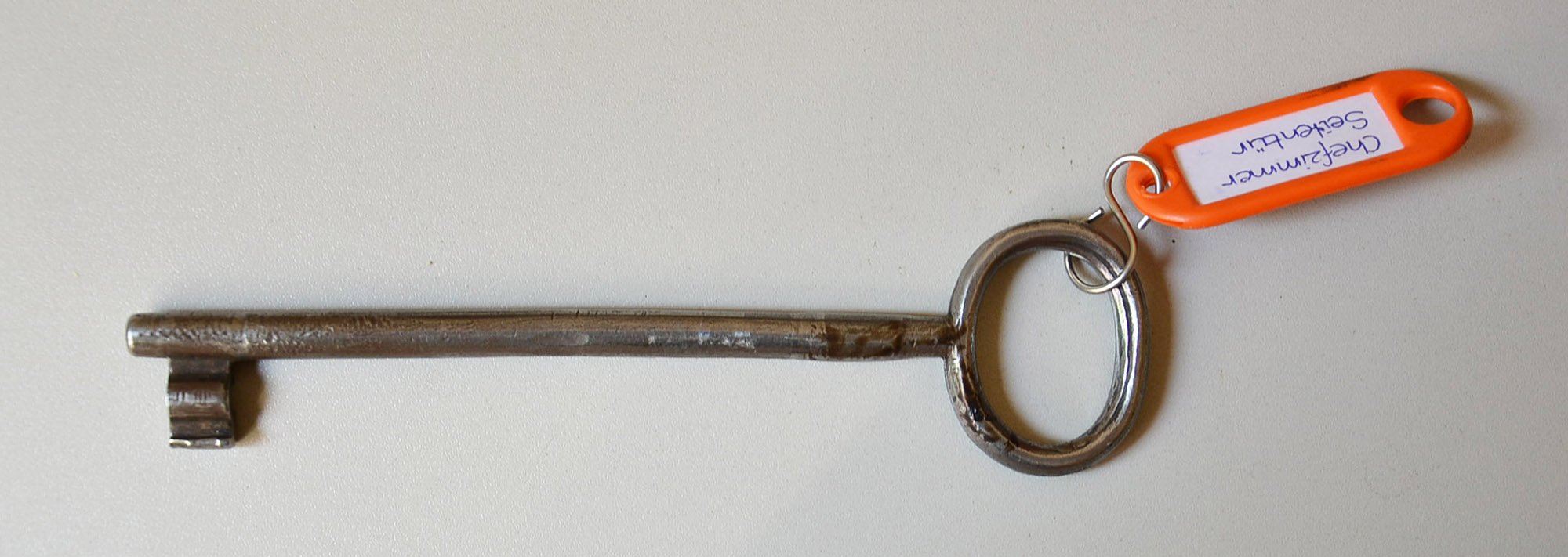 Schlüssel für garderobentür Haus Nonnenstr. 38 (Museum für Druckkunst Leipzig CC BY-NC-SA)
