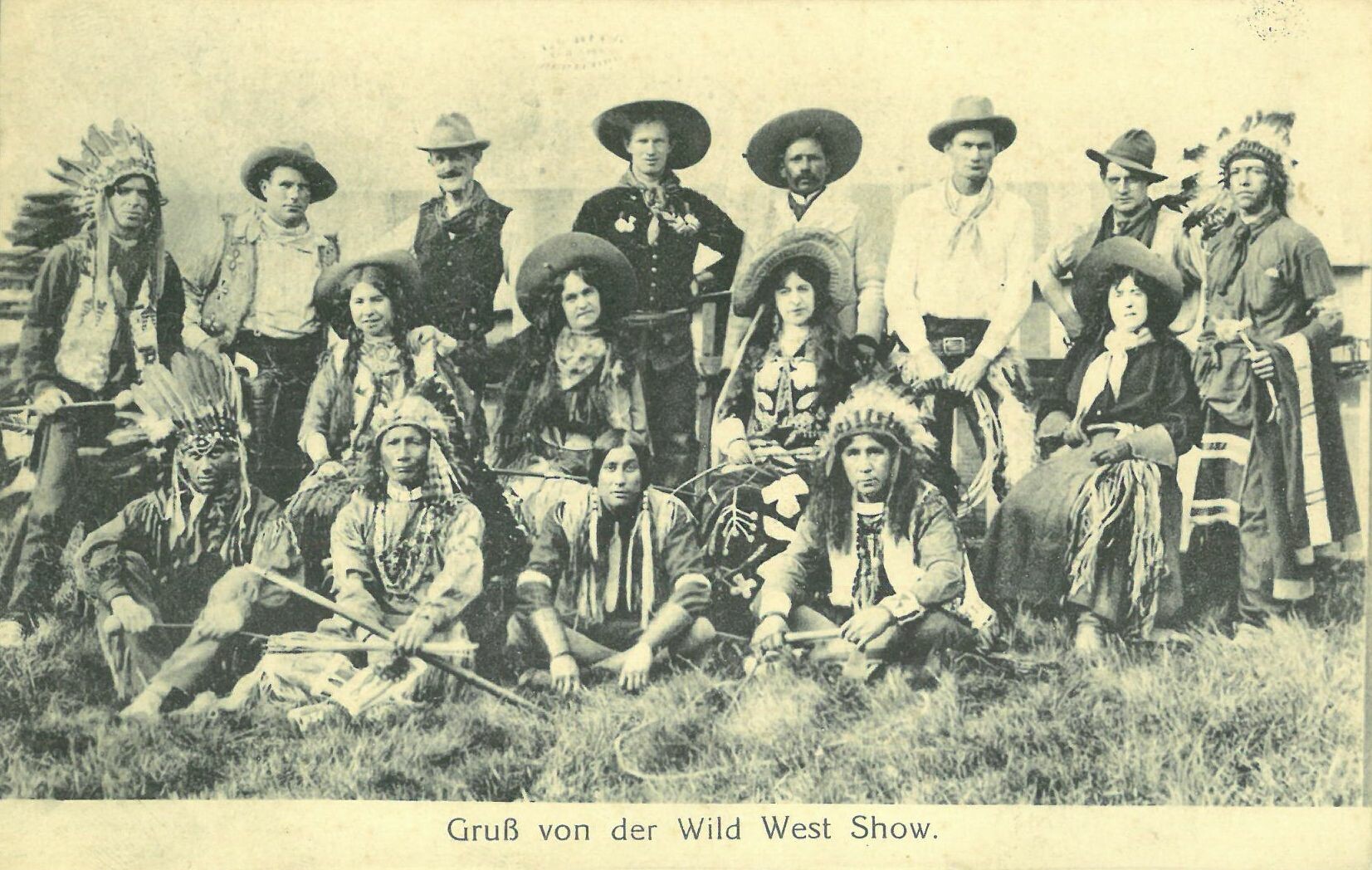 Wild West Show der Deer Family; Gruppenbild (Karl-May-Museum gGmbH RR-R)