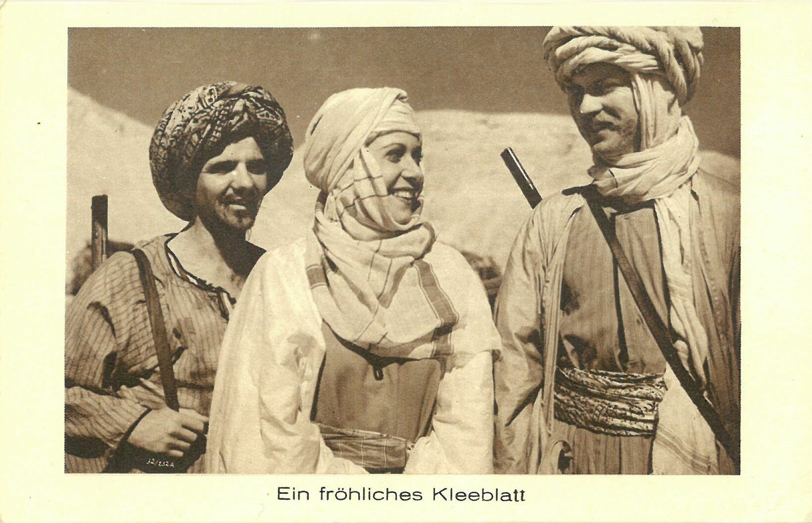 Syndikat-Film "Durch die Wüste", Serienbild Nr. 11 Ein fröhliches Kleeblatt (Karl-May-Museum gGmbH RR-R)