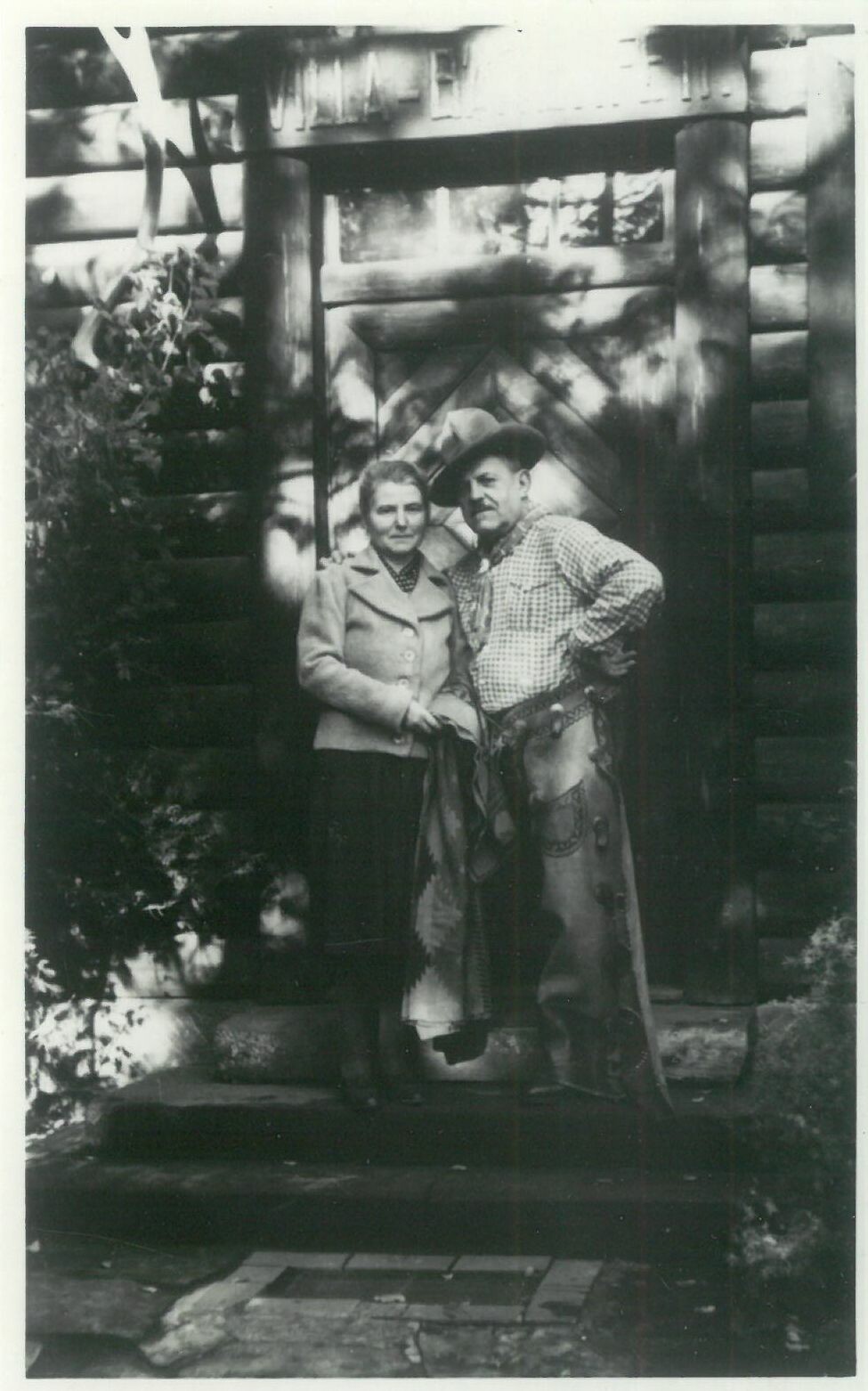 Patty Frank mit Frau Marie Tobis (Karl-May-Museum gGmbH RR-R)