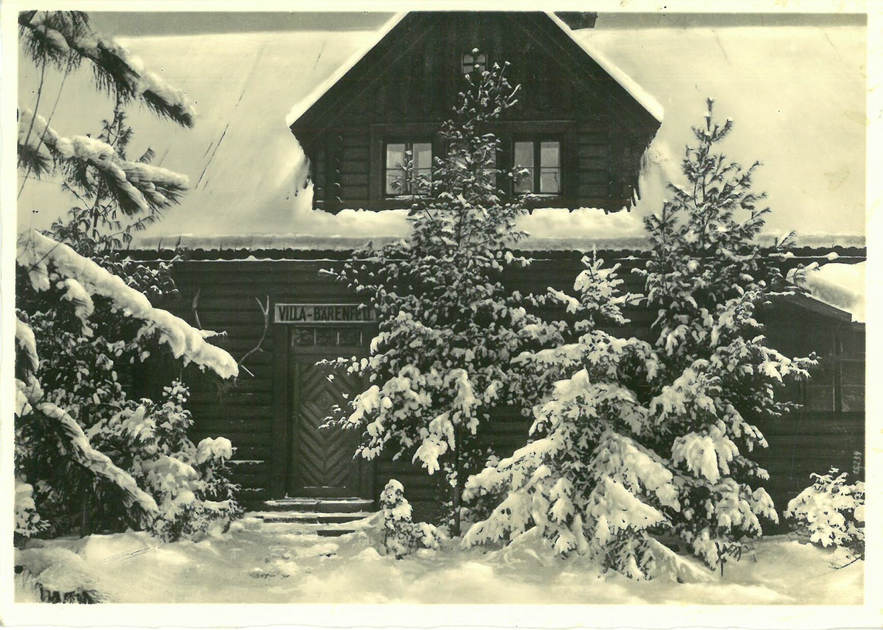 Villa Bärenfett in winterlicher Pracht (Karl-May-Museum gGmbH RR-R)