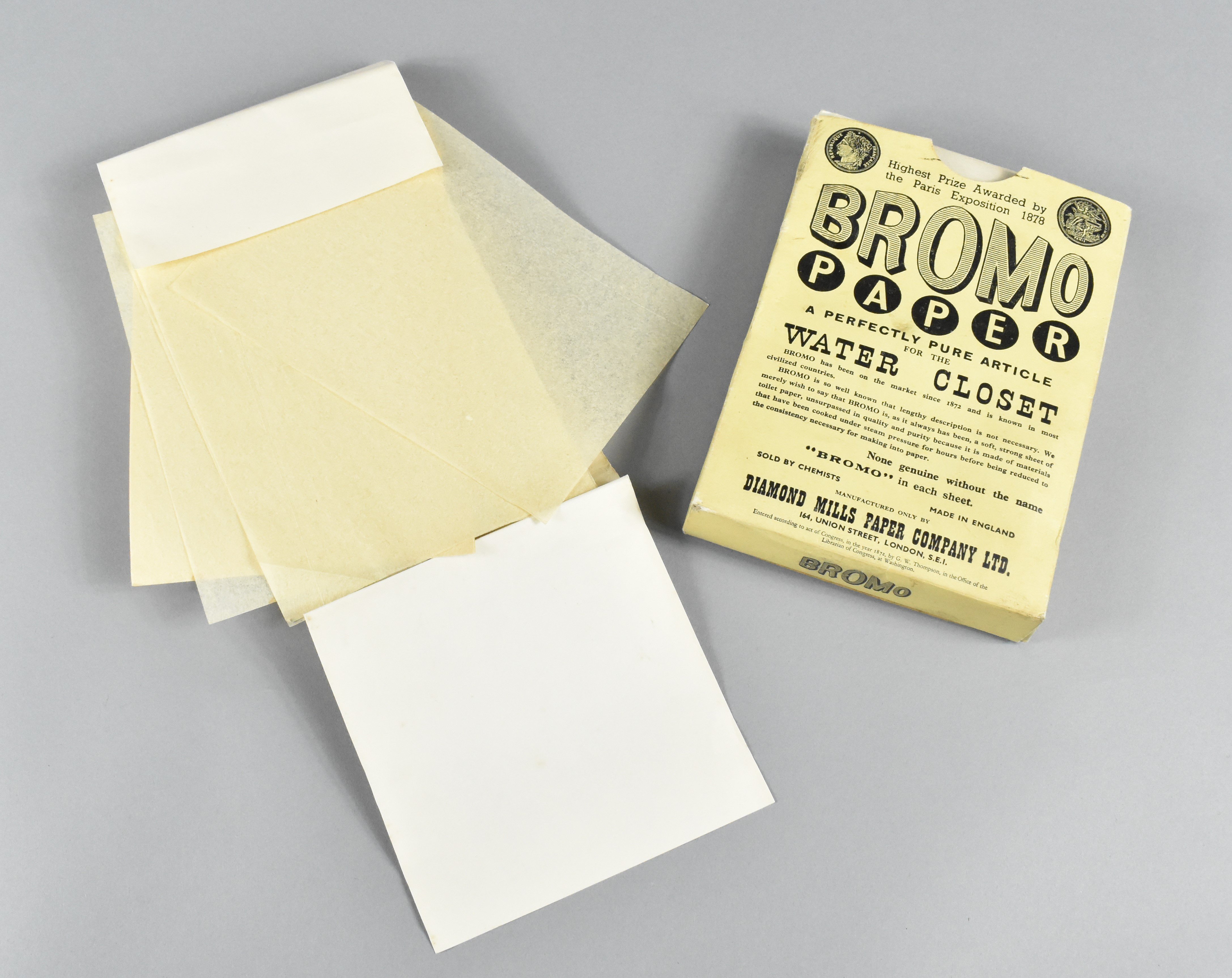 2 Packungen Bromo Paper - Einzelblatt-Toilettenpapier mit Wasserzeichen (Heimatwelten Zwönitz CC BY-NC-SA)