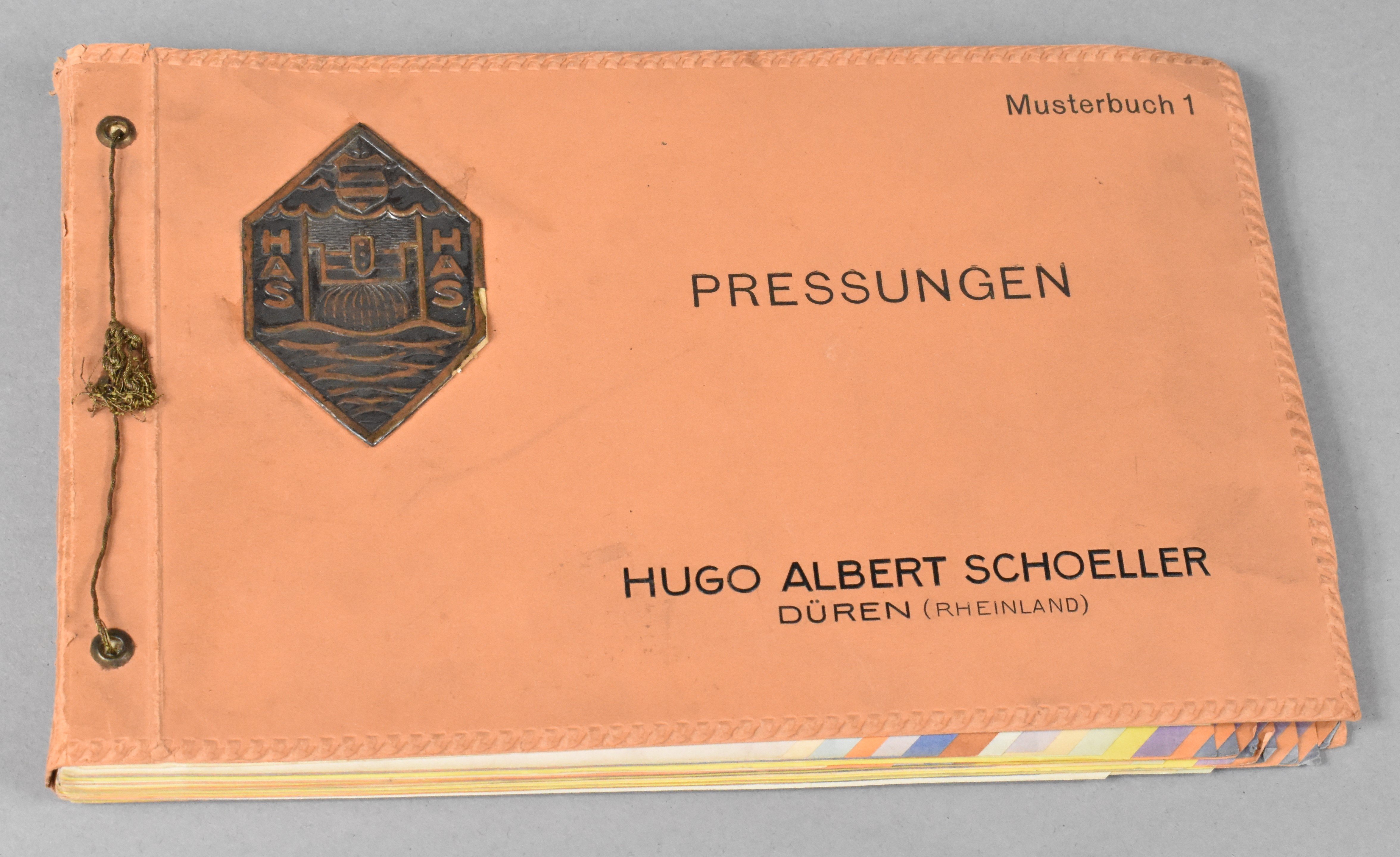 Musterbuch 1 "Pressungen" der Firma Hugo Albert Schoeller (Heimatwelten Zwönitz CC BY-NC-SA)
