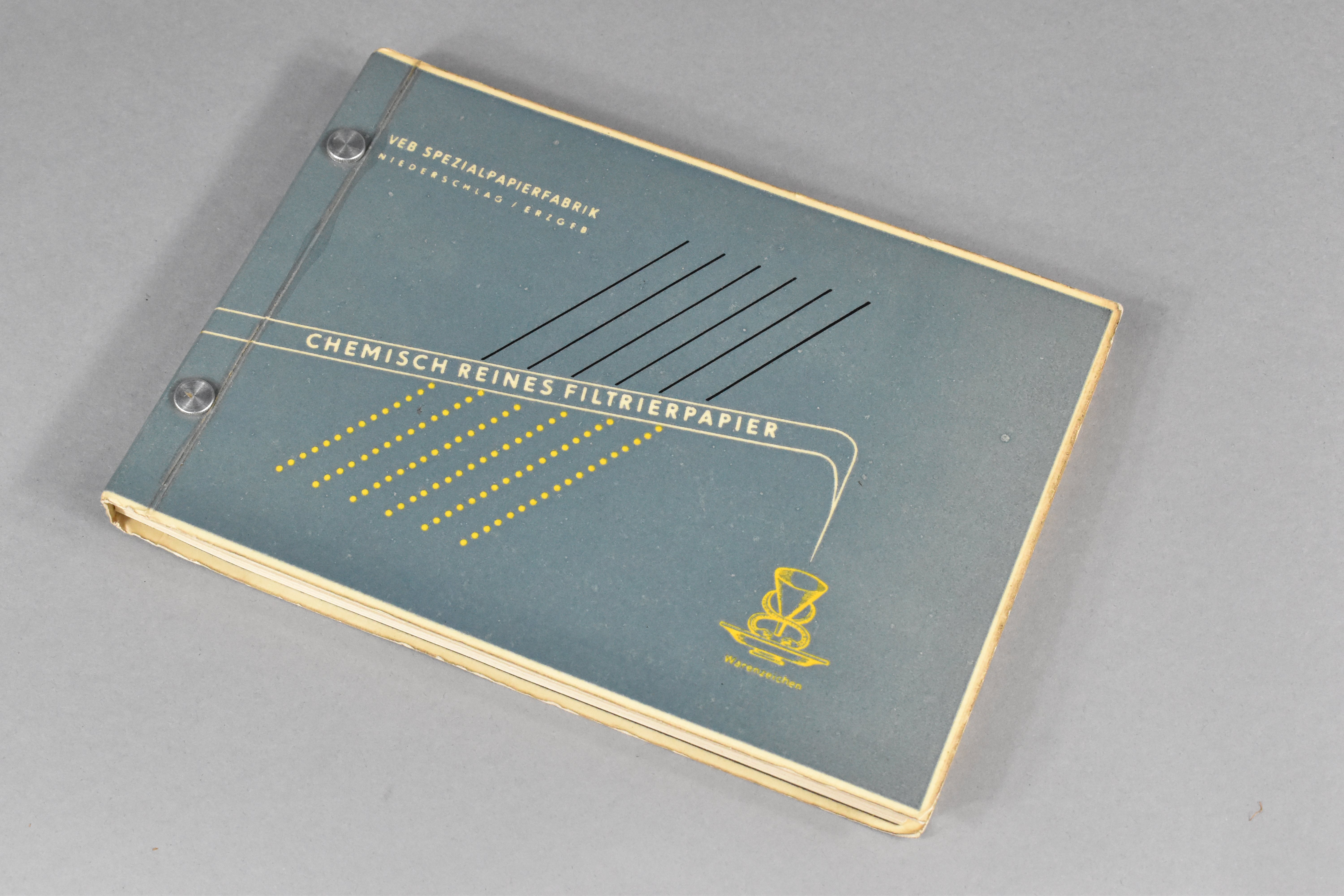 Musterbuch "chemisch reines Filterpapier" (Heimatwelten Zwönitz CC BY-NC-SA)