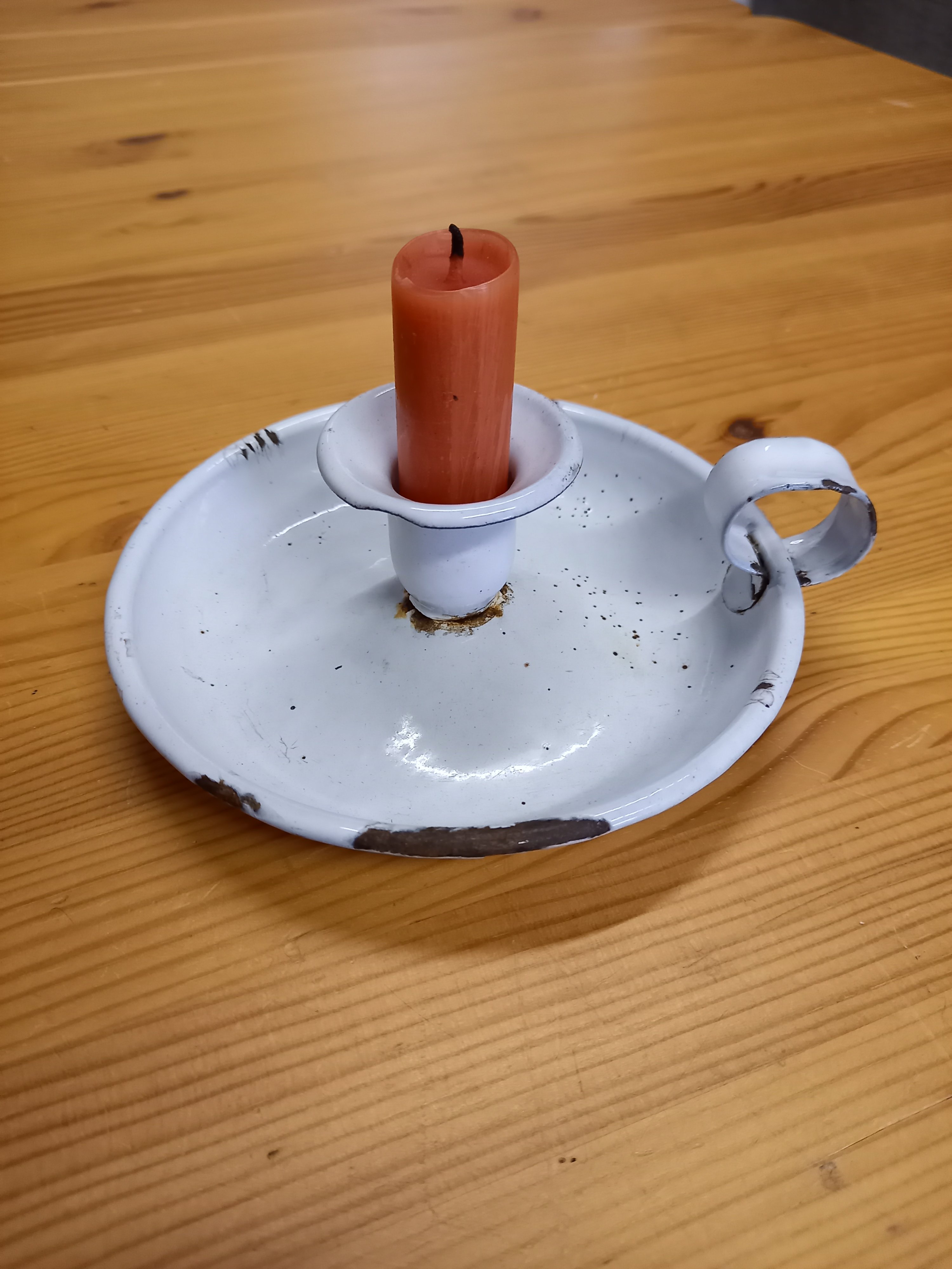 Kerzenhalter aus gestanztem Stahlblech (Heimatverein Borsdorf CC BY-NC-SA)