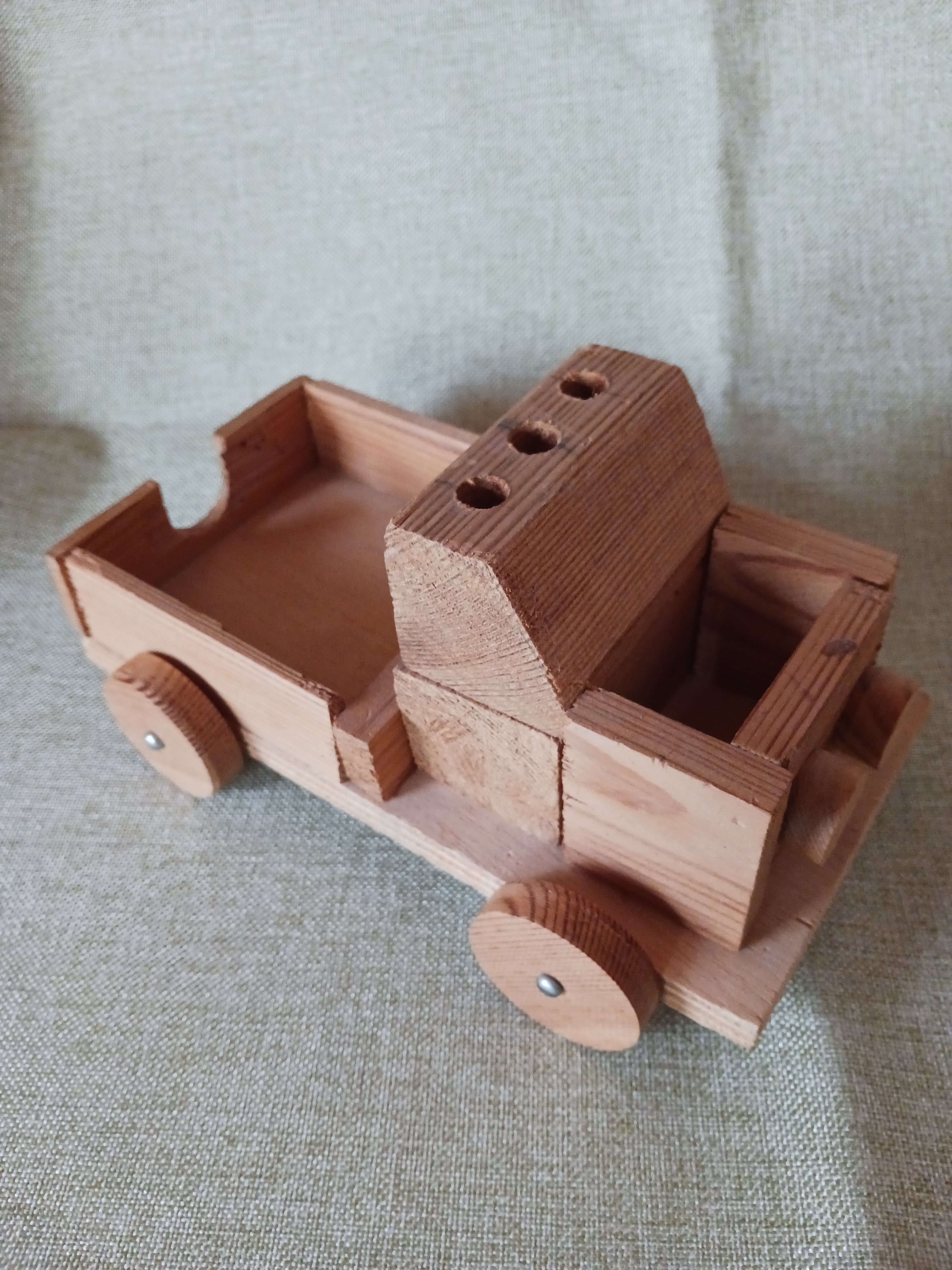 Spielzeugauto aus Holz (Heimatverein Borsdorf CC BY-NC-SA)