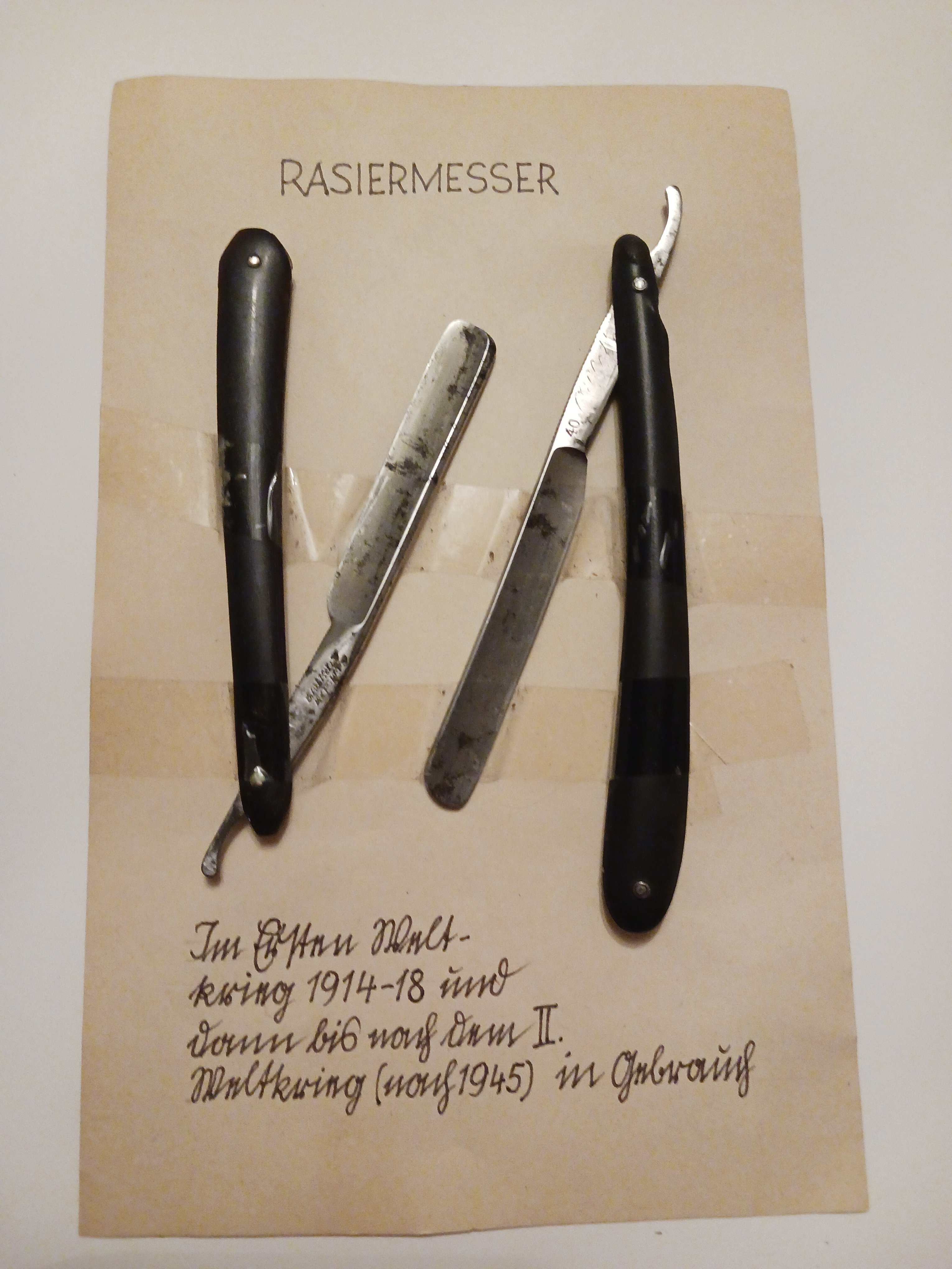 Rasiermesser mit schwarzem Kunststoffgriff (Heimatverein Borsdorf CC BY-NC-SA)