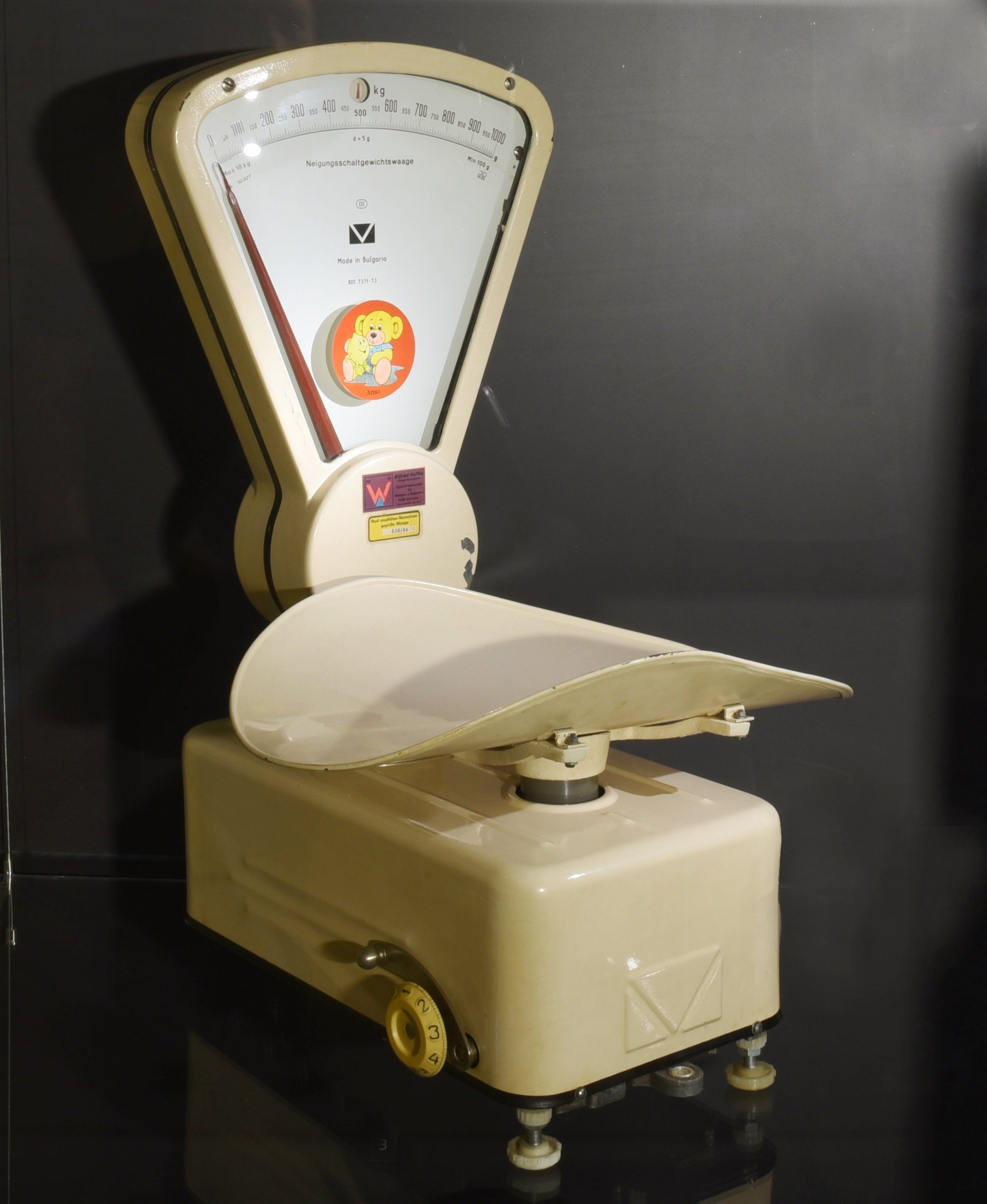 Tafelneigungswaage, HL 10 kg, Babywaage (Stadt- und Waagenmuseum Oschatz CC BY-NC-SA)