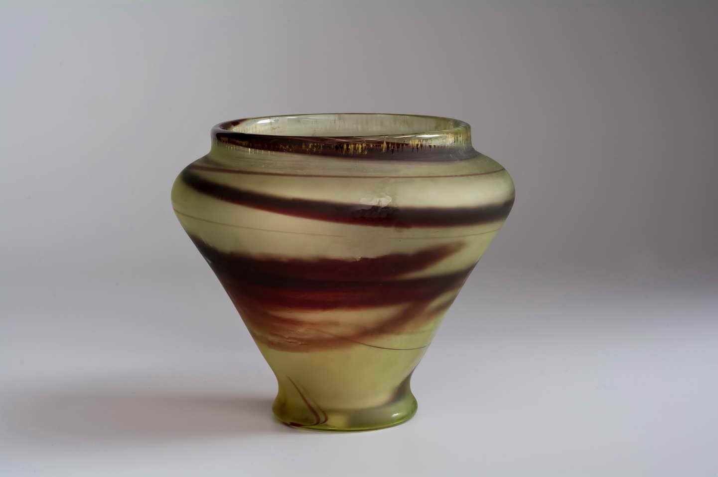 Vase aus Klarglaskörper (Museum Bautzen – Muzej Budyšin CC BY-NC-SA)