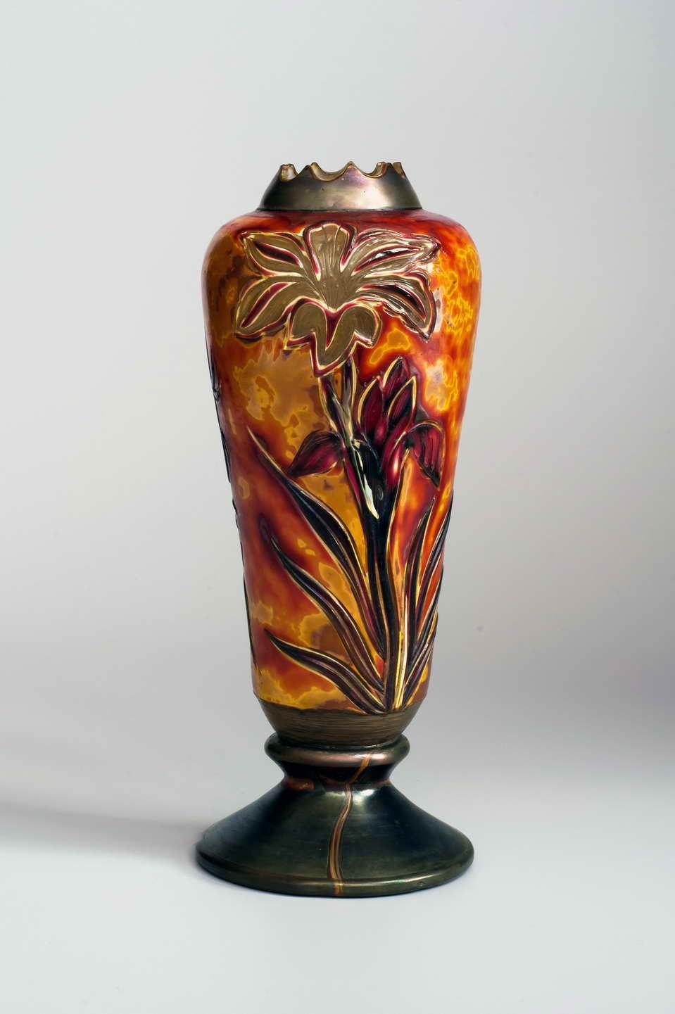 Vase aus weiß und rot überfangenem Klarglas (Museum Bautzen – Muzej Budyšin CC BY-NC-SA)