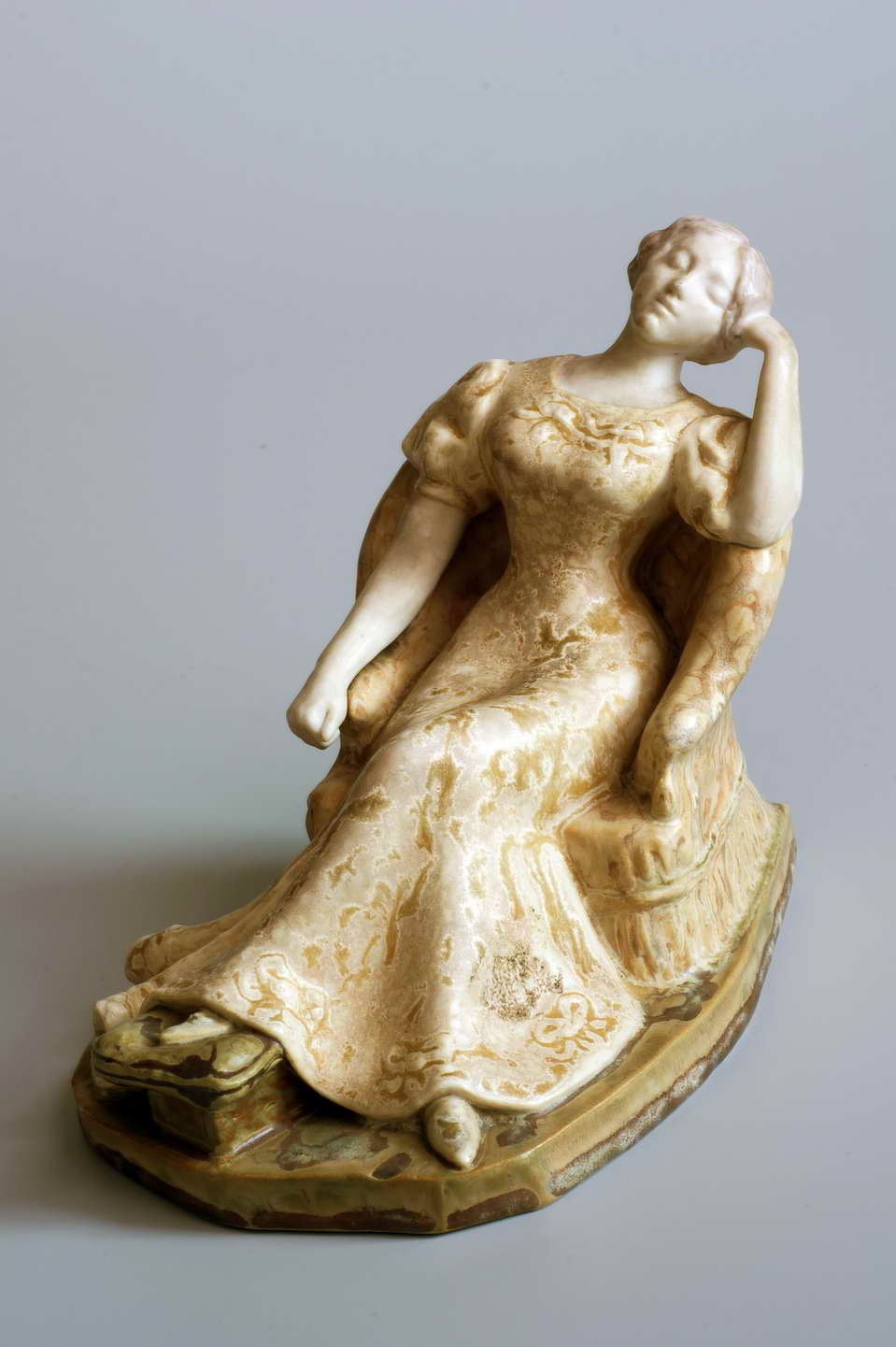 Sitzende weibliche Figur (Museum Bautzen – Muzej Budyšin CC BY-NC-SA)