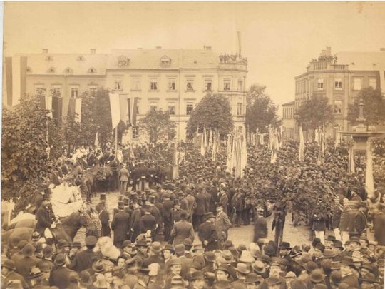 Standartenweihe des Militärvereins Limbach im August 1913 in Limbach/Sa., Ludwigsplatz (Museen der Stadt Limbach-Oberfrohna Esche-Museum CC BY-NC-SA)