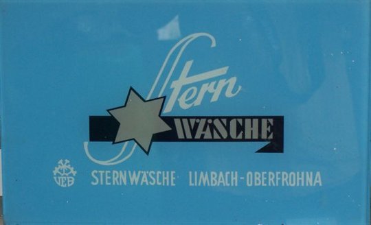 Sternwäsche Limbach-Oberfrohna. 1914 gründete P.Stelzmann sein Trikotagenfabrik in Limbach/Sa. 1945 wurde die Firma enteignet und in VEB Pestell umbenant. (Museen der Stadt Limbach-Oberfrohna Esche-Museum CC BY-NC-SA)