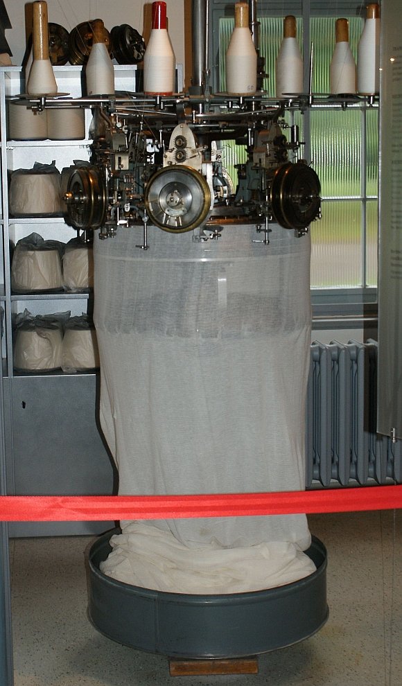 Rechts/Links - Rundkulierwirkmaschine (Museen der Stadt Limbach-Oberfrohna Esche-Museum CC BY-NC-SA)
