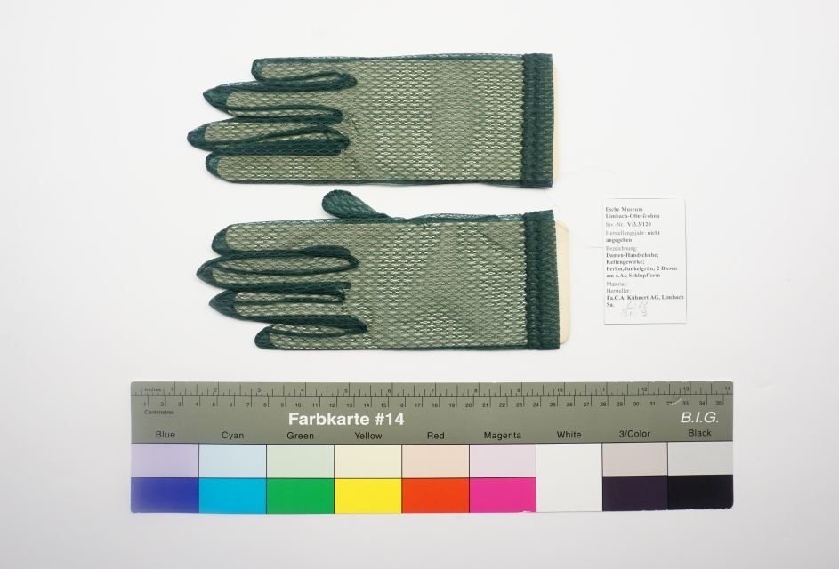 Damen-Handschuhe, Kettengewirk (Museen der Stadt Limbach-Oberfrohna Esche-Museum CC BY-NC-SA)
