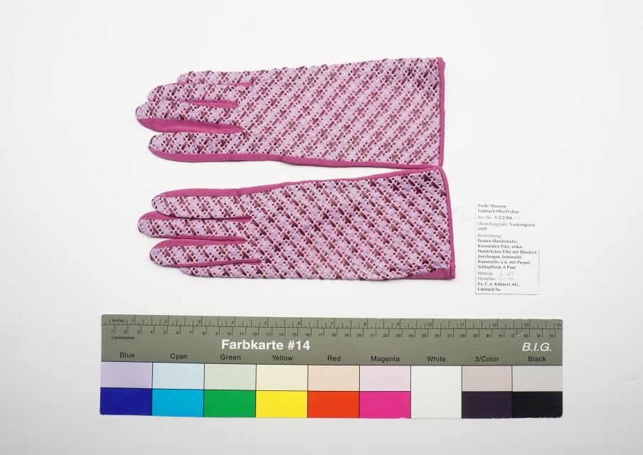 Damen-Handschuhe, Kunstseide (Museen der Stadt Limbach-Oberfrohna Esche-Museum CC BY-NC-SA)