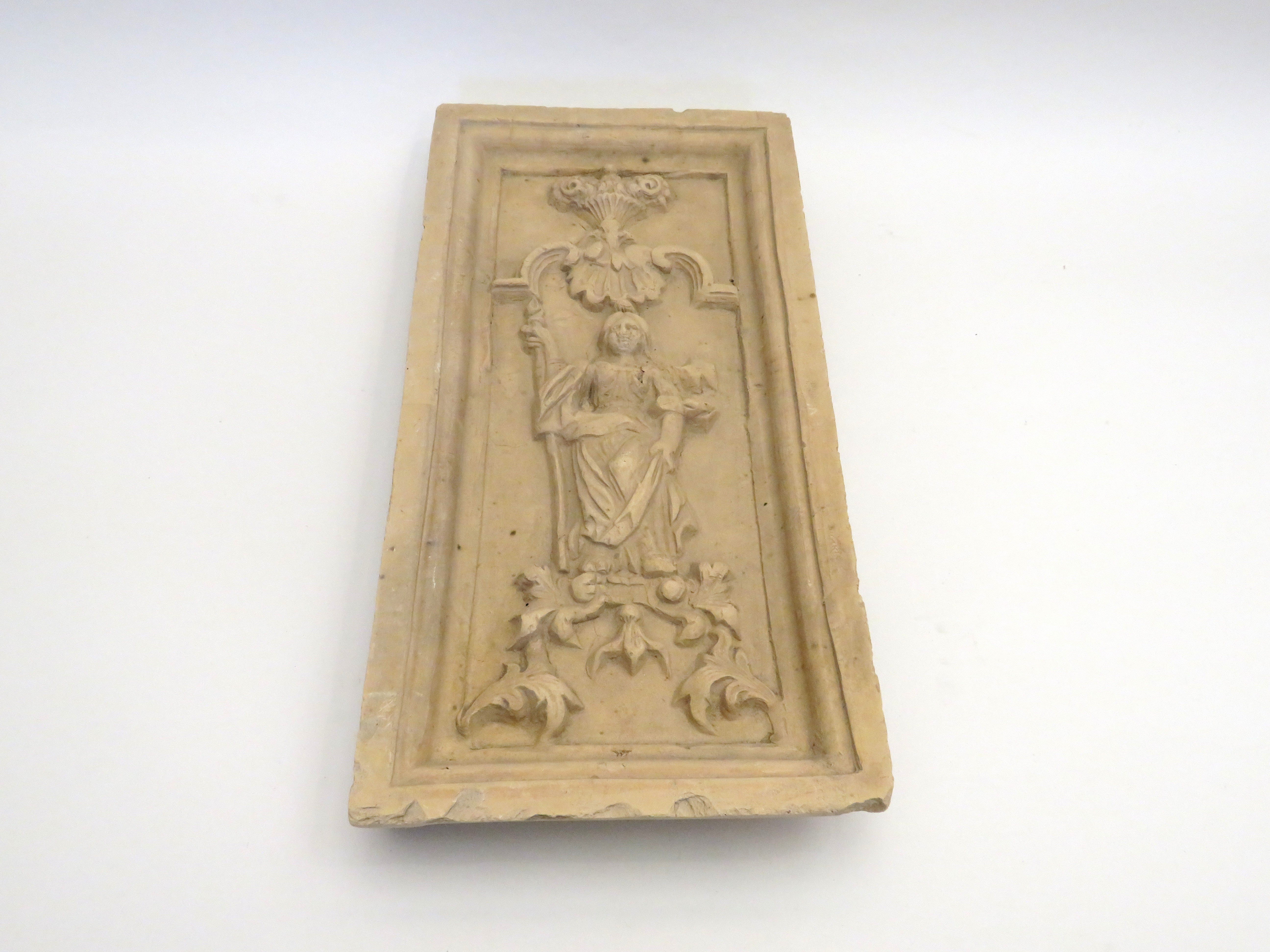 Ofen-Bildkachel mit Frauenfigur (Museen Kohren-Sahlis - Töpfermuseum CC BY-NC-SA)